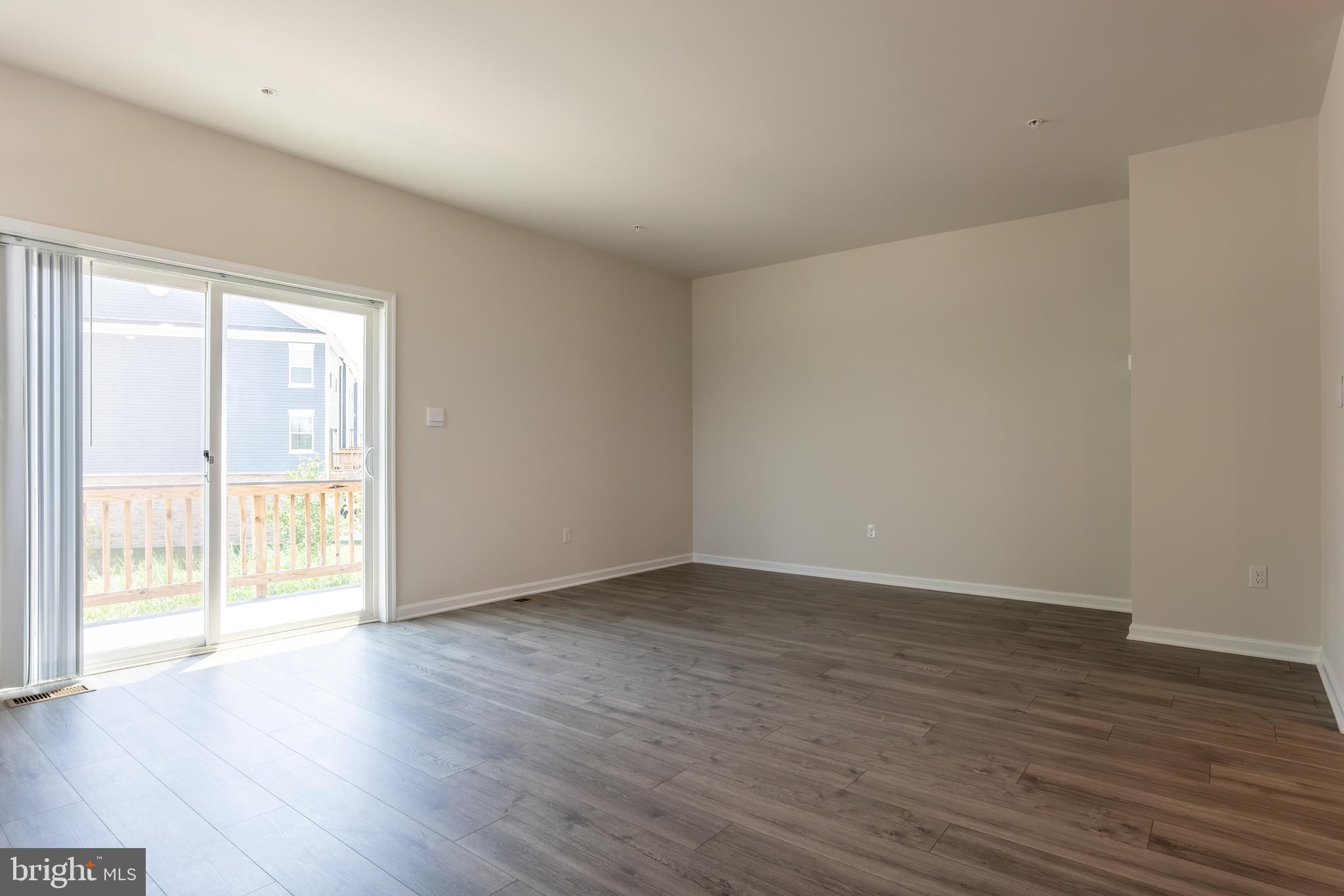 WOODYARD - Residential