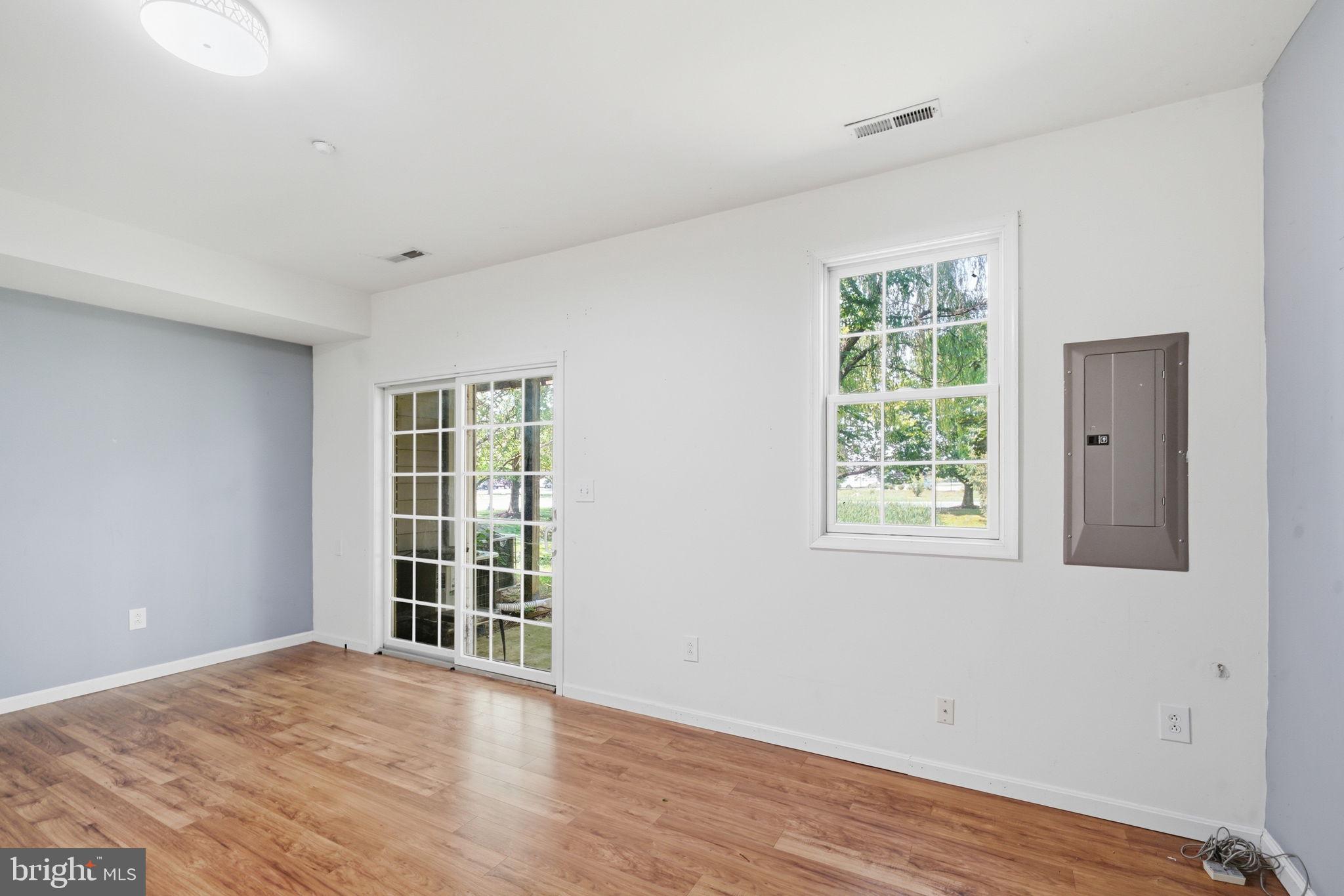 OAK HOLLOW - Residential
