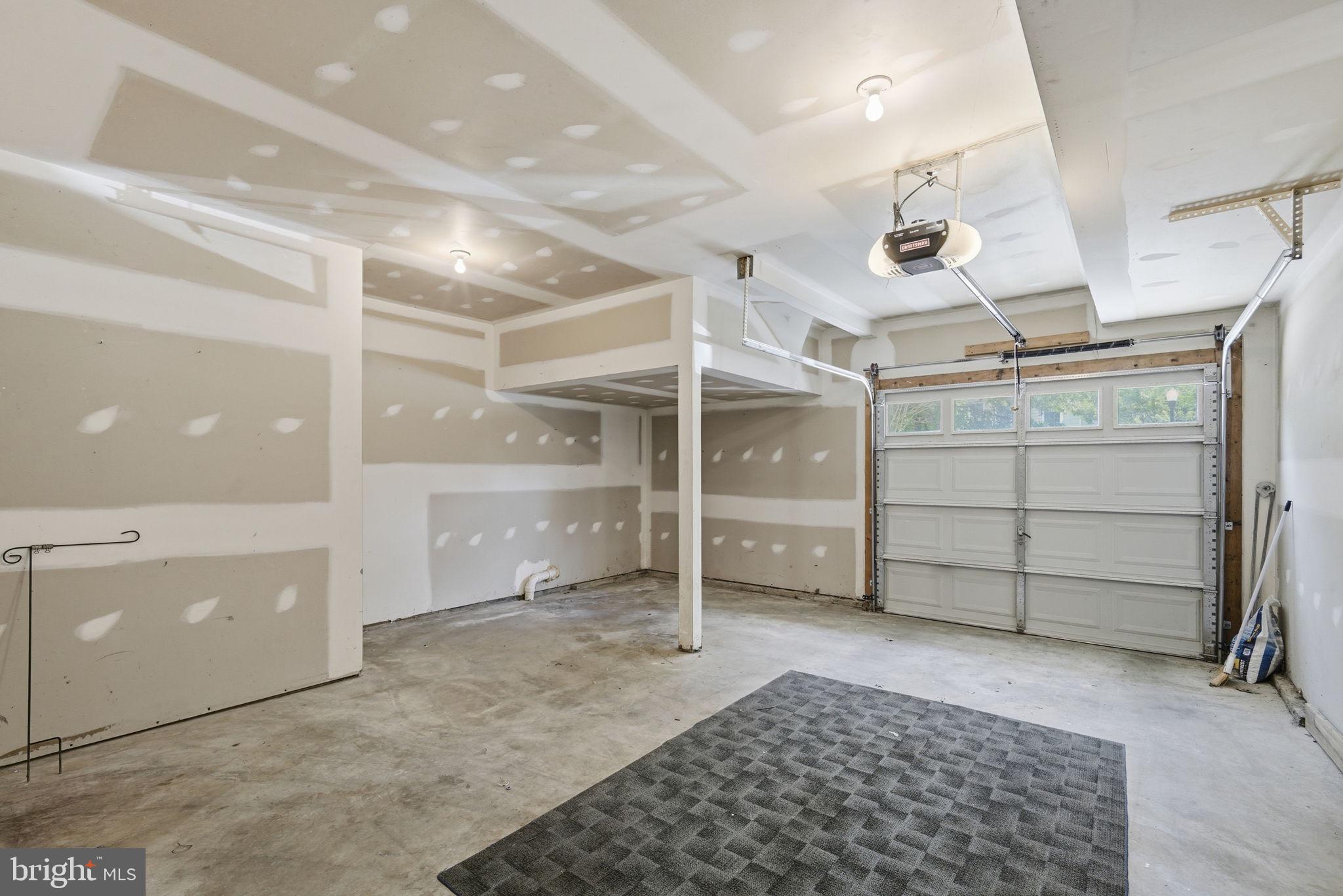 OAK HOLLOW - Residential