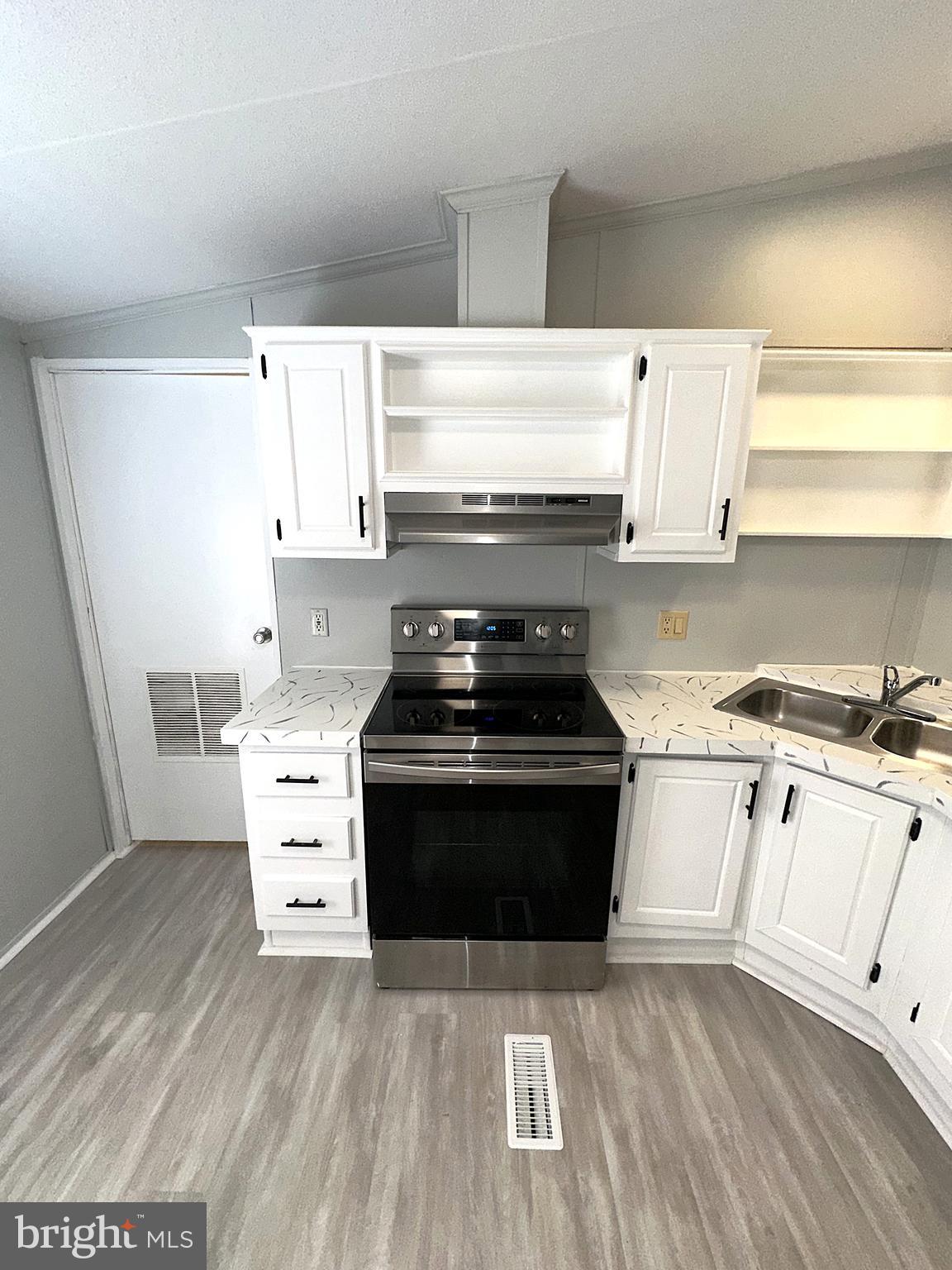 LAKESIDE PARK - Residential