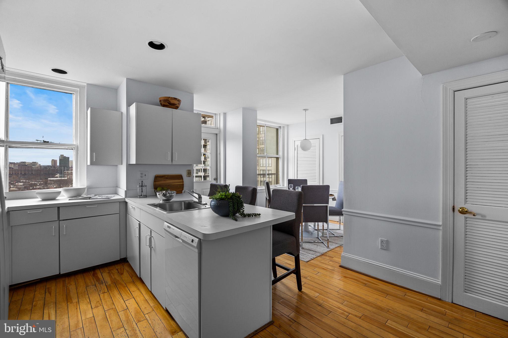 RITTENHOUSE SQUARE - Residential