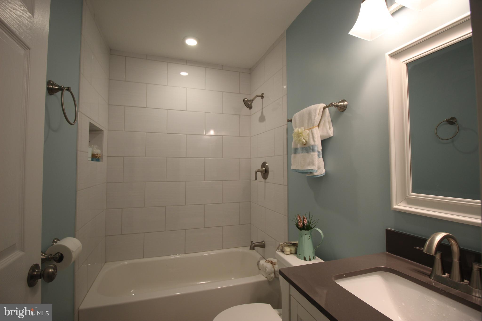 EDGEWATER - Residential Lease