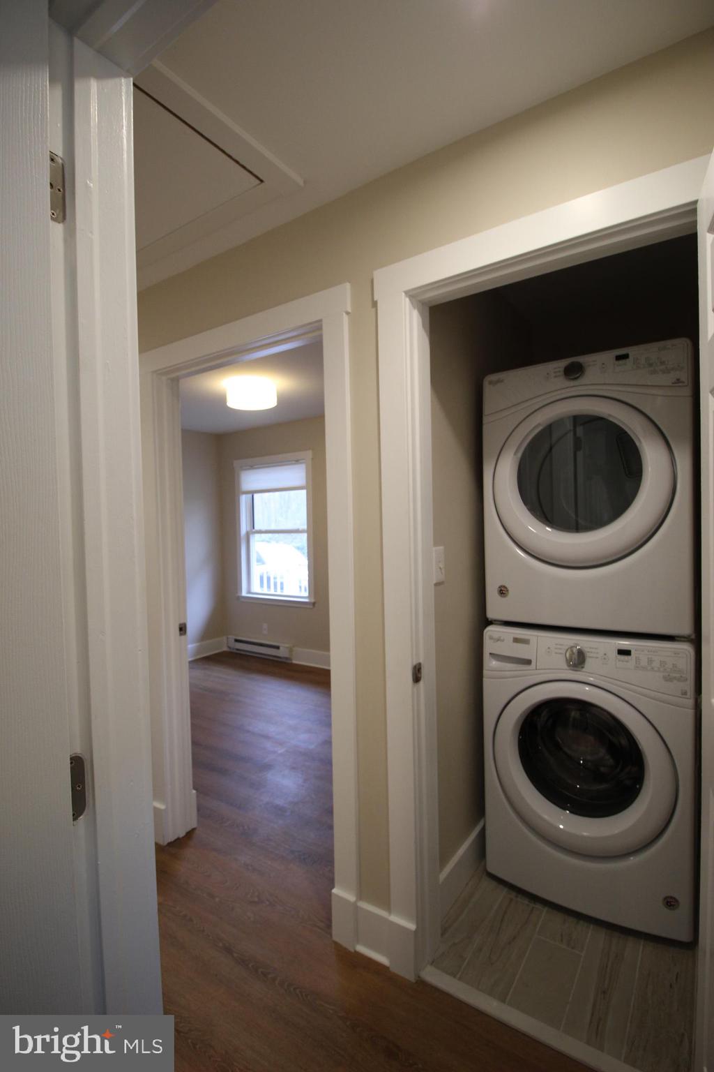 EDGEWATER - Residential Lease