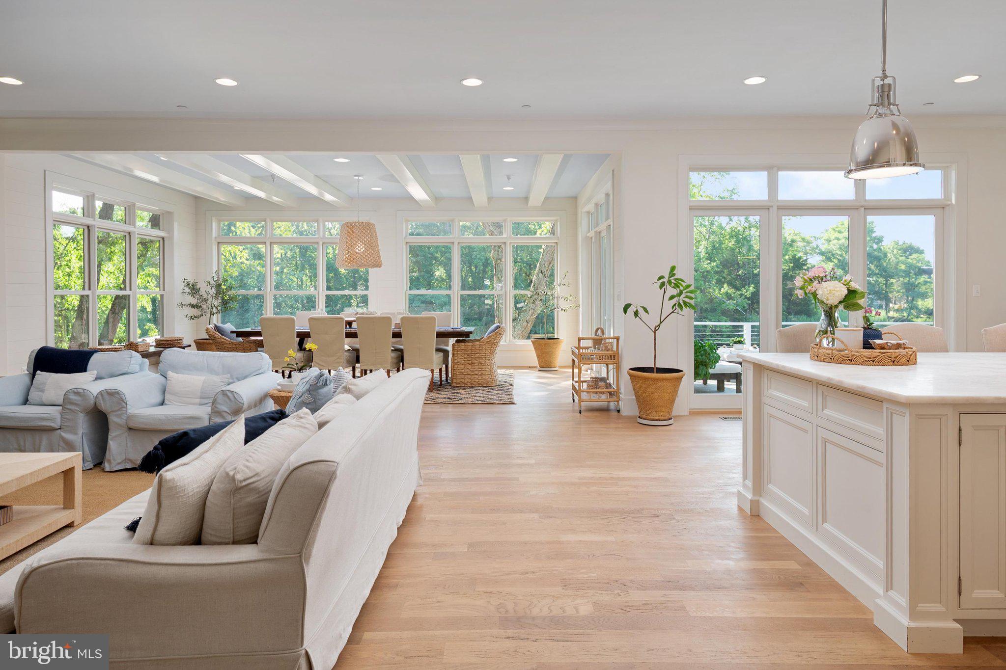 HILLSMERE SHORES - Residential