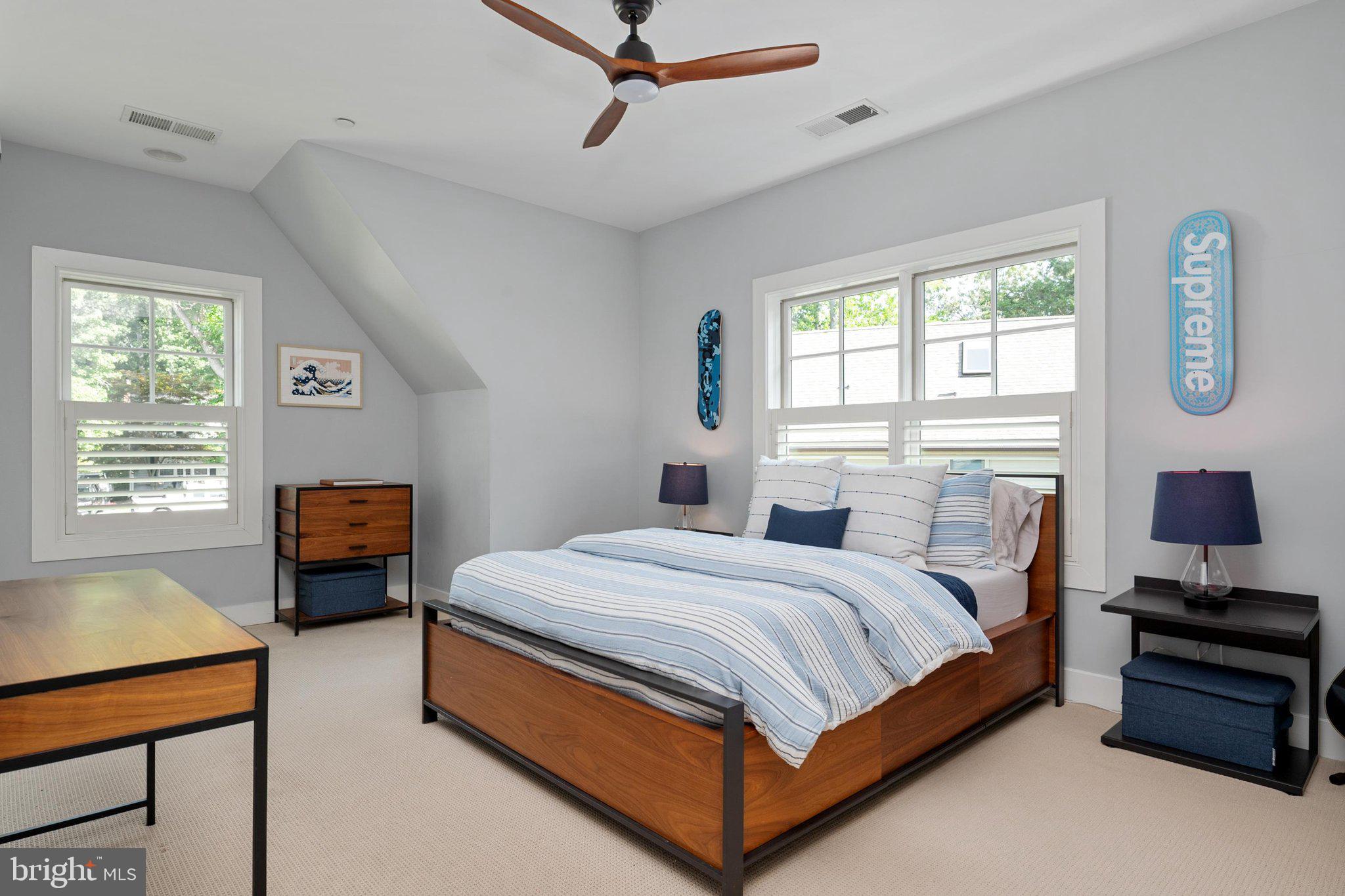 HILLSMERE SHORES - Residential