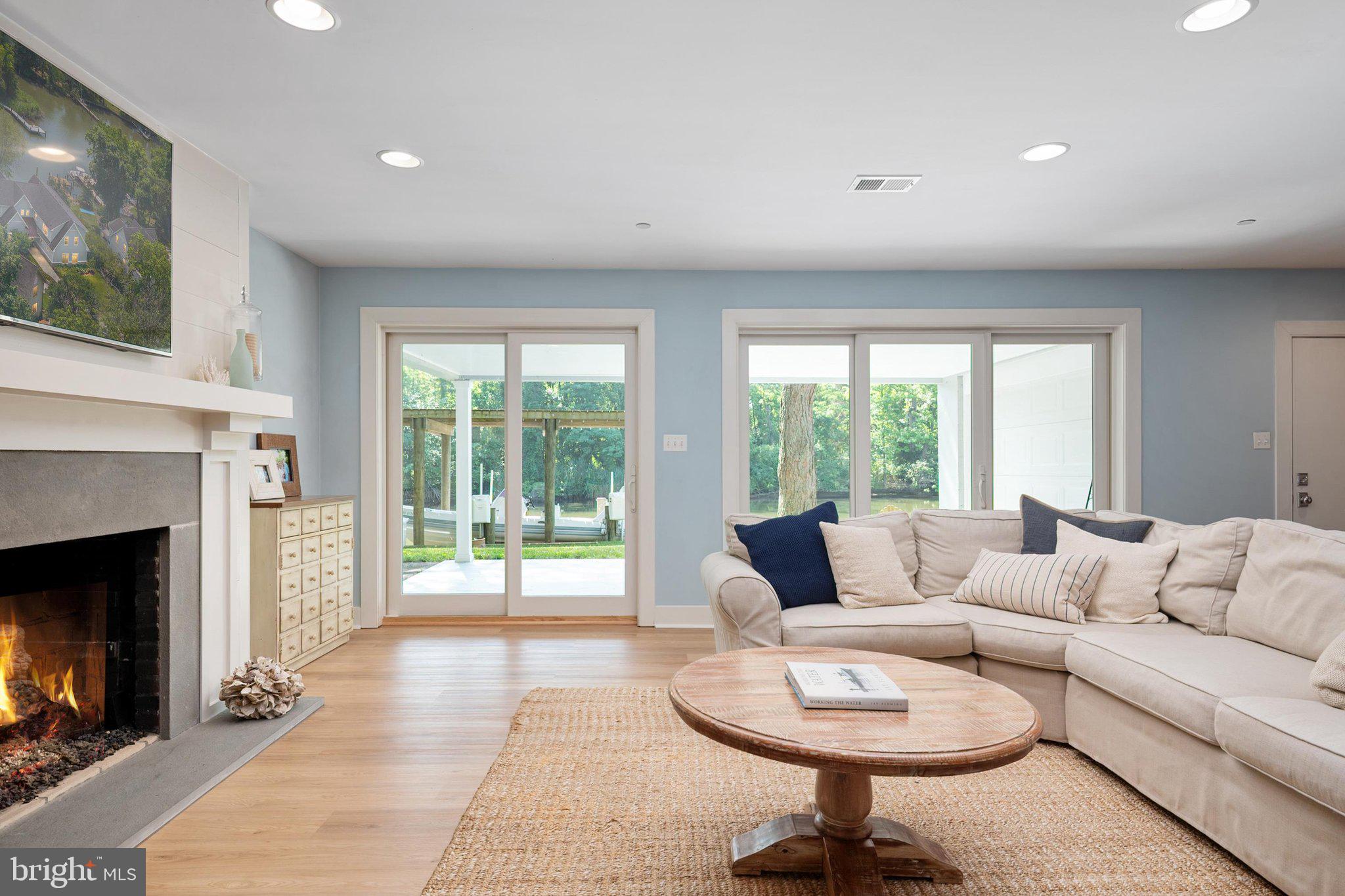 HILLSMERE SHORES - Residential