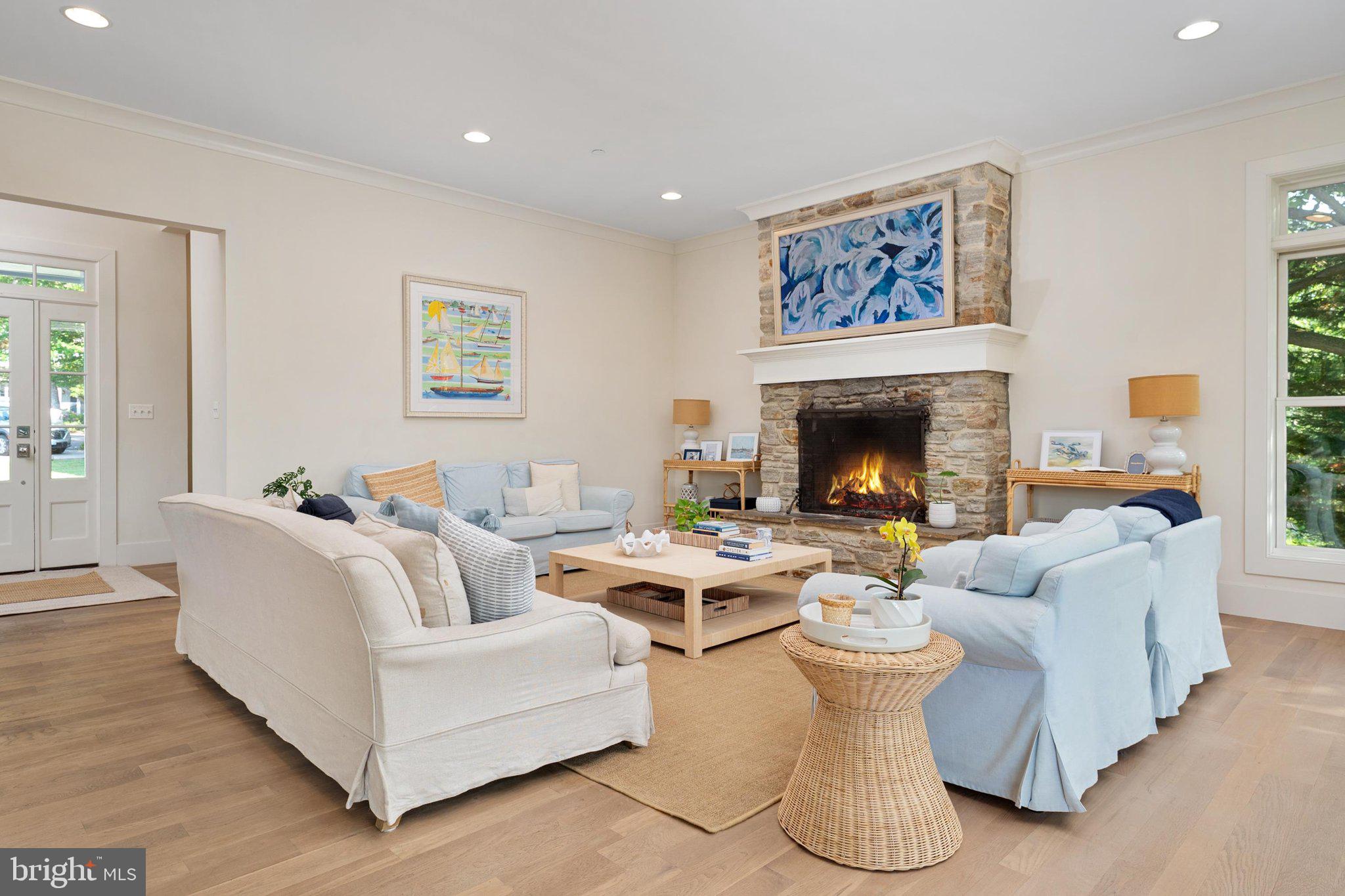 HILLSMERE SHORES - Residential