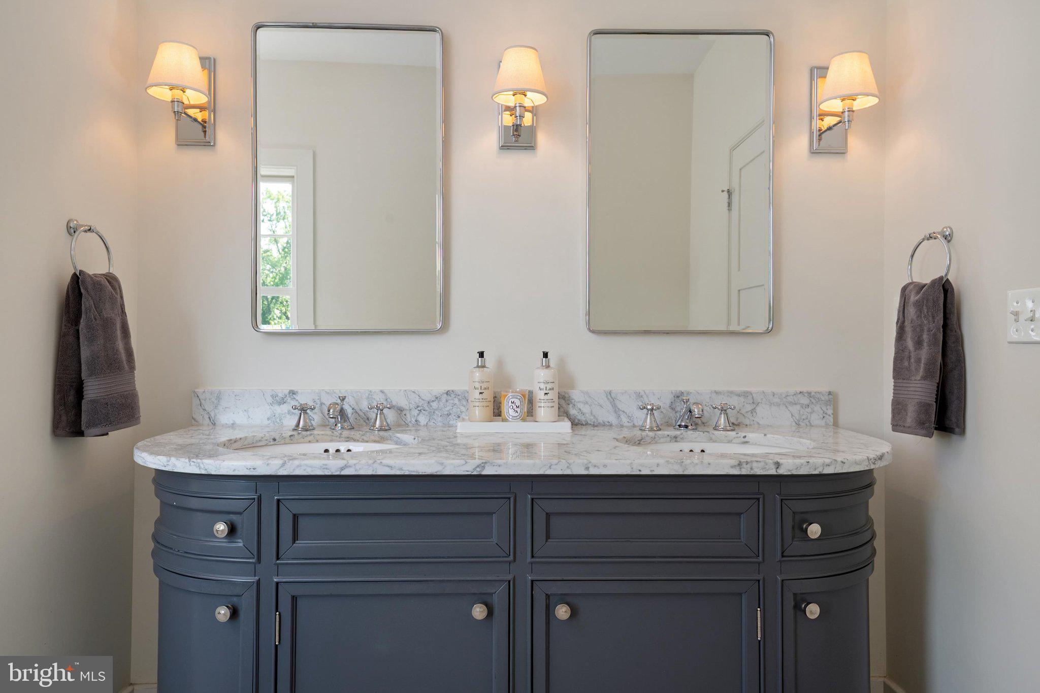 HILLSMERE SHORES - Residential