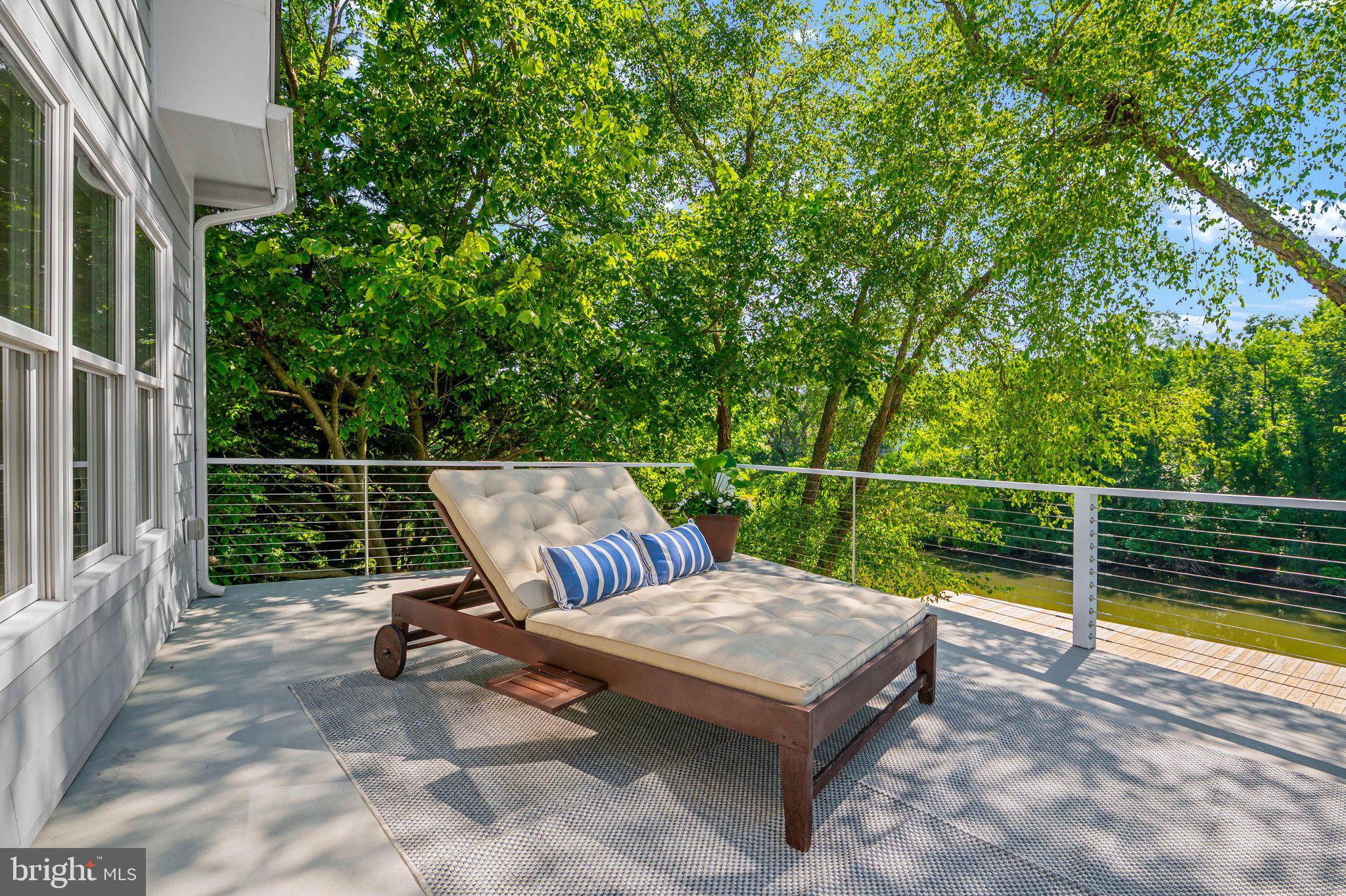 HILLSMERE SHORES - Residential