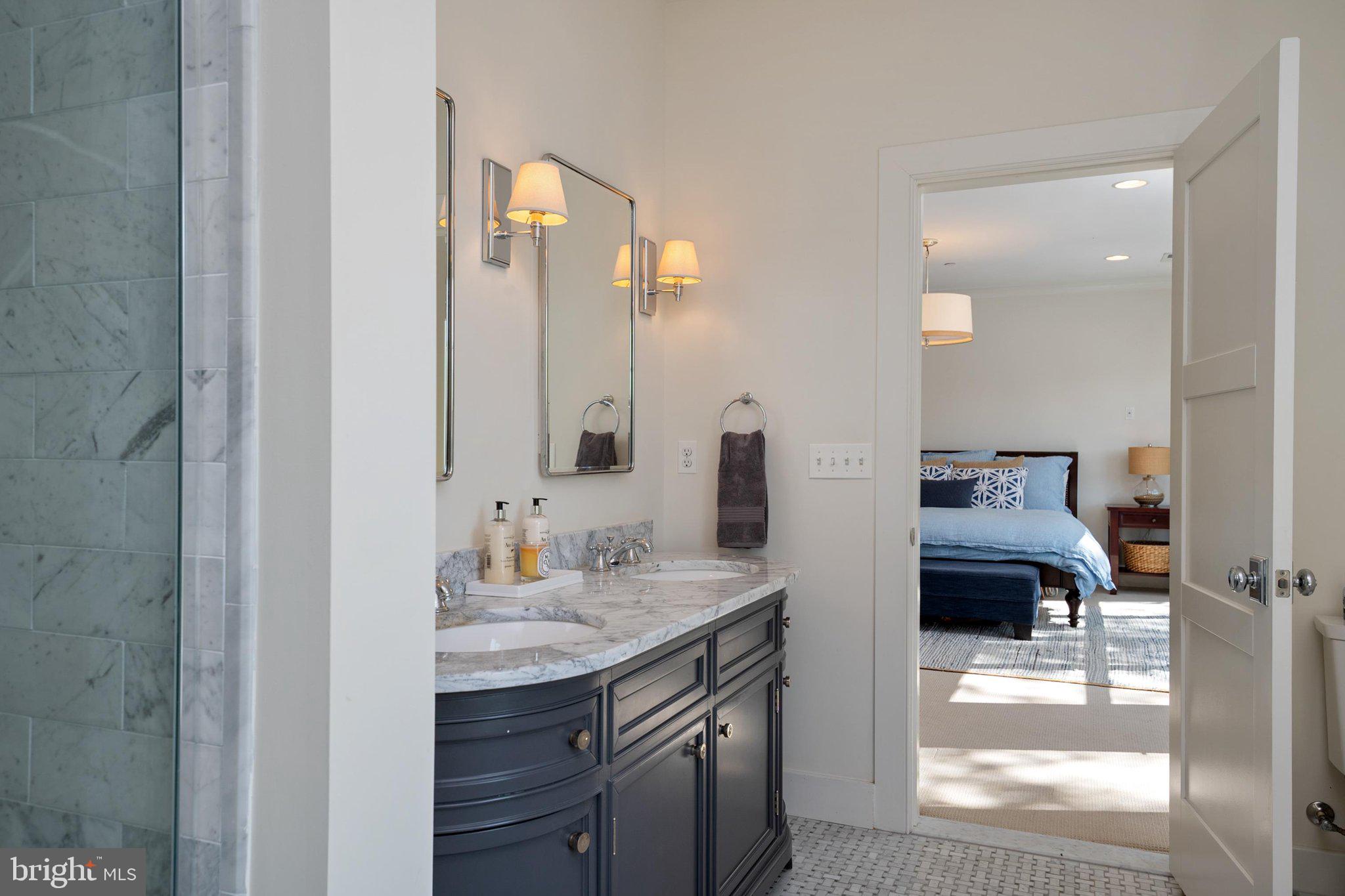 HILLSMERE SHORES - Residential