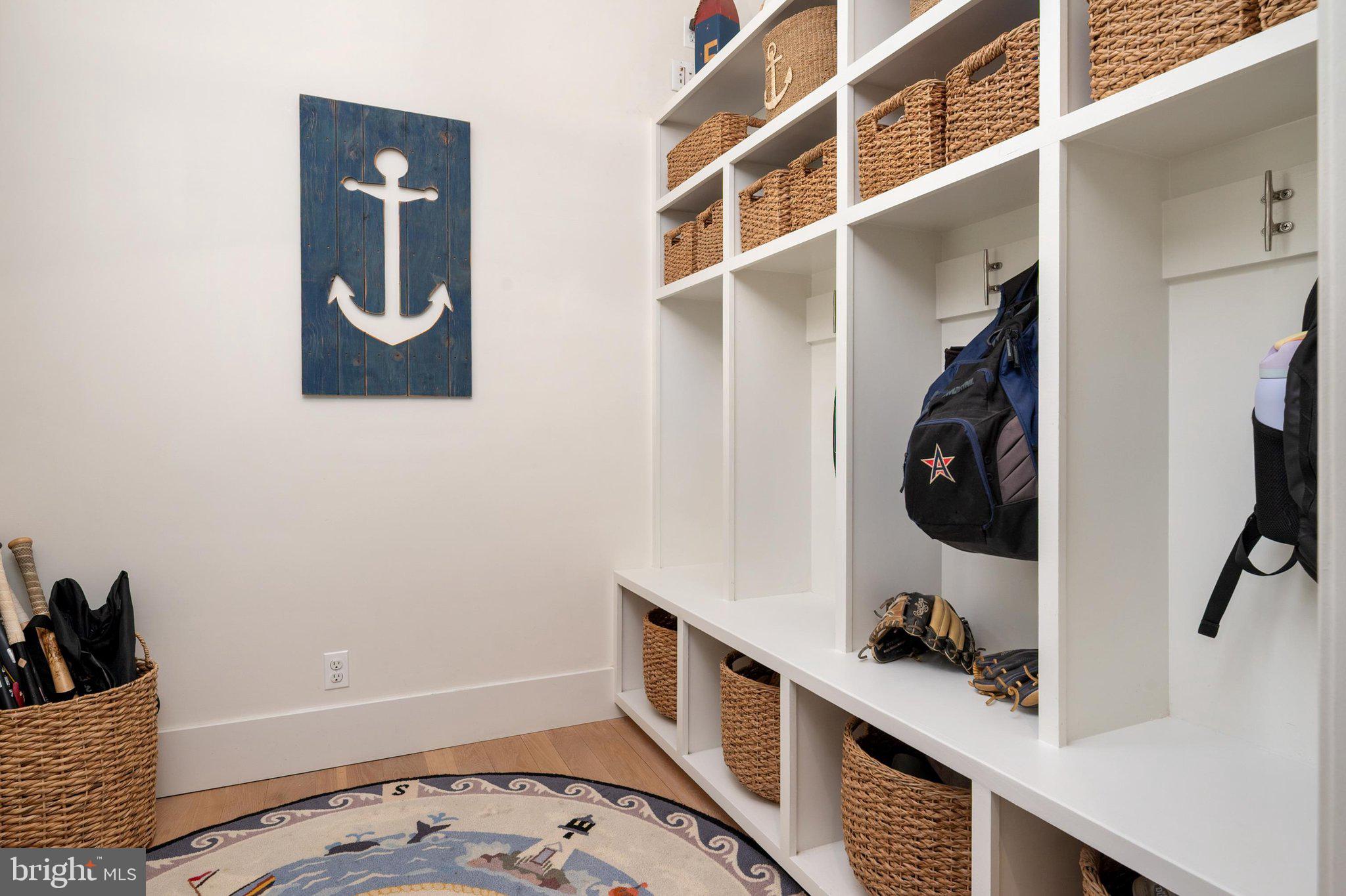 HILLSMERE SHORES - Residential
