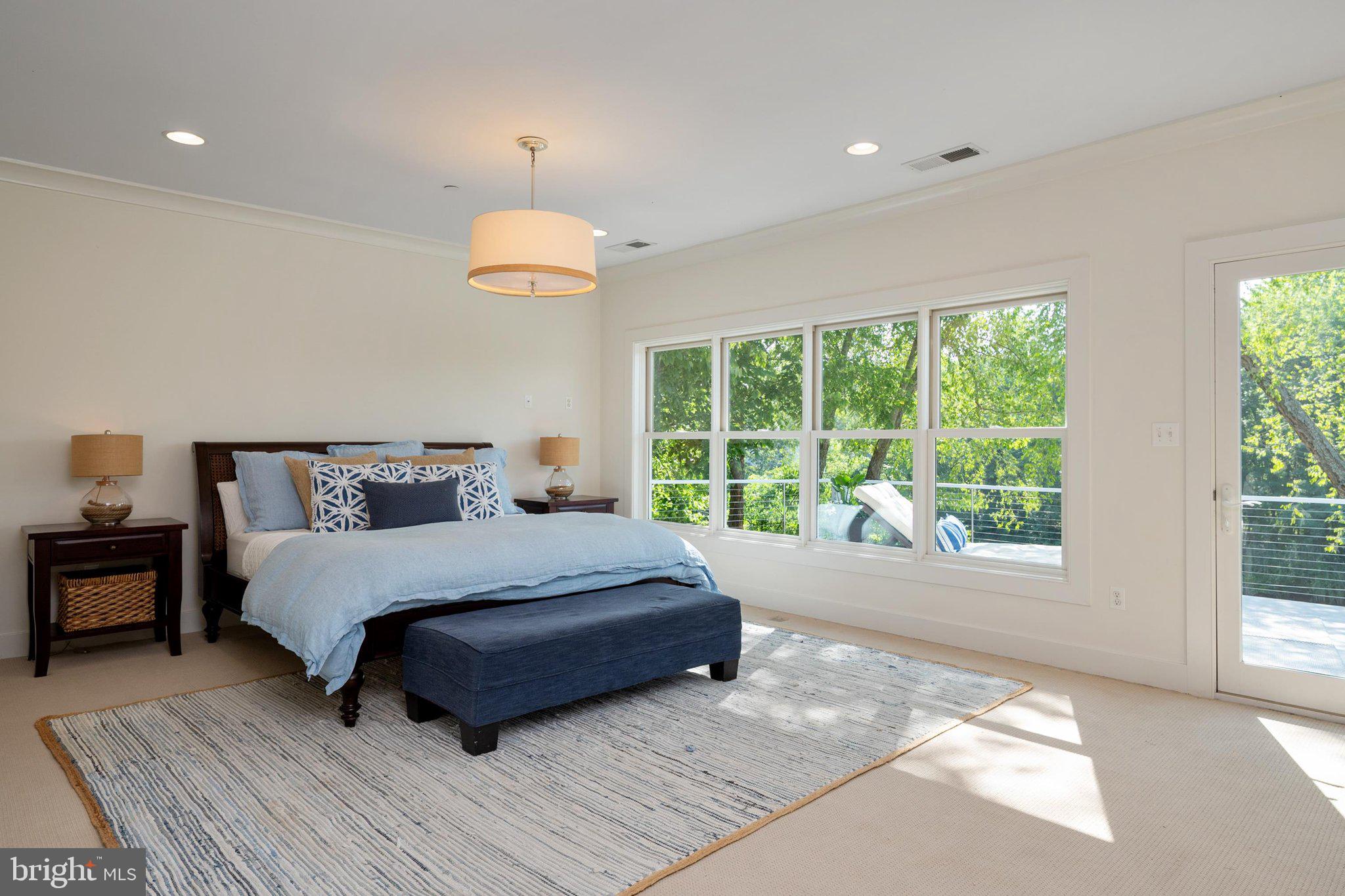 HILLSMERE SHORES - Residential