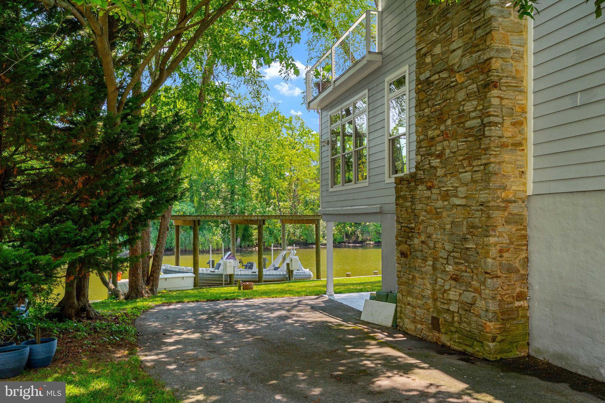 HILLSMERE SHORES - Residential