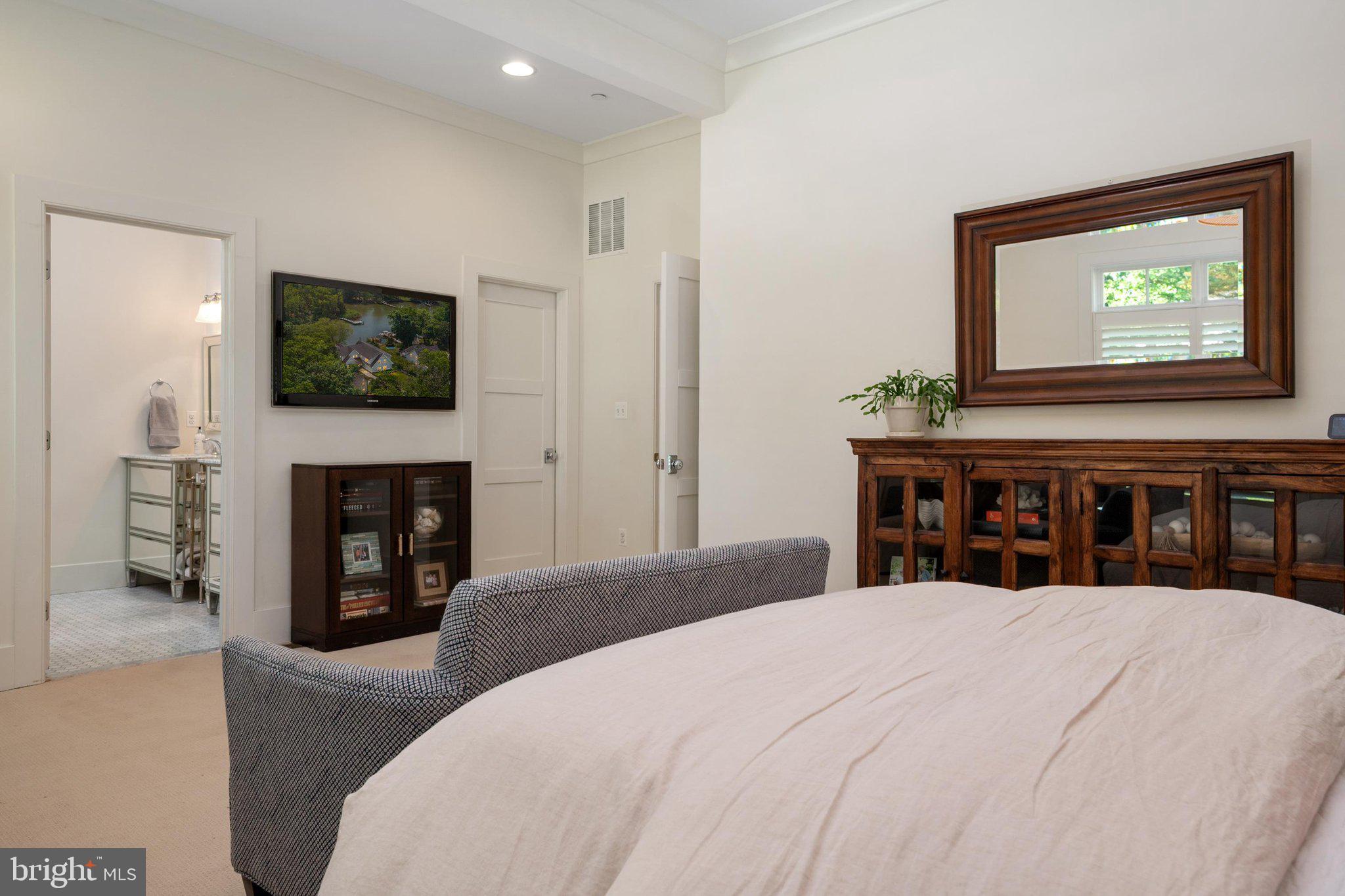 HILLSMERE SHORES - Residential
