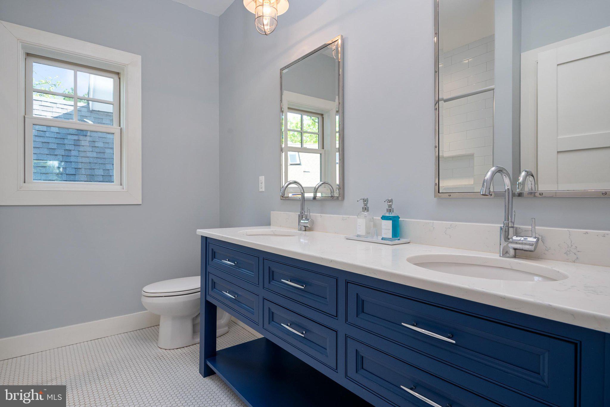 HILLSMERE SHORES - Residential