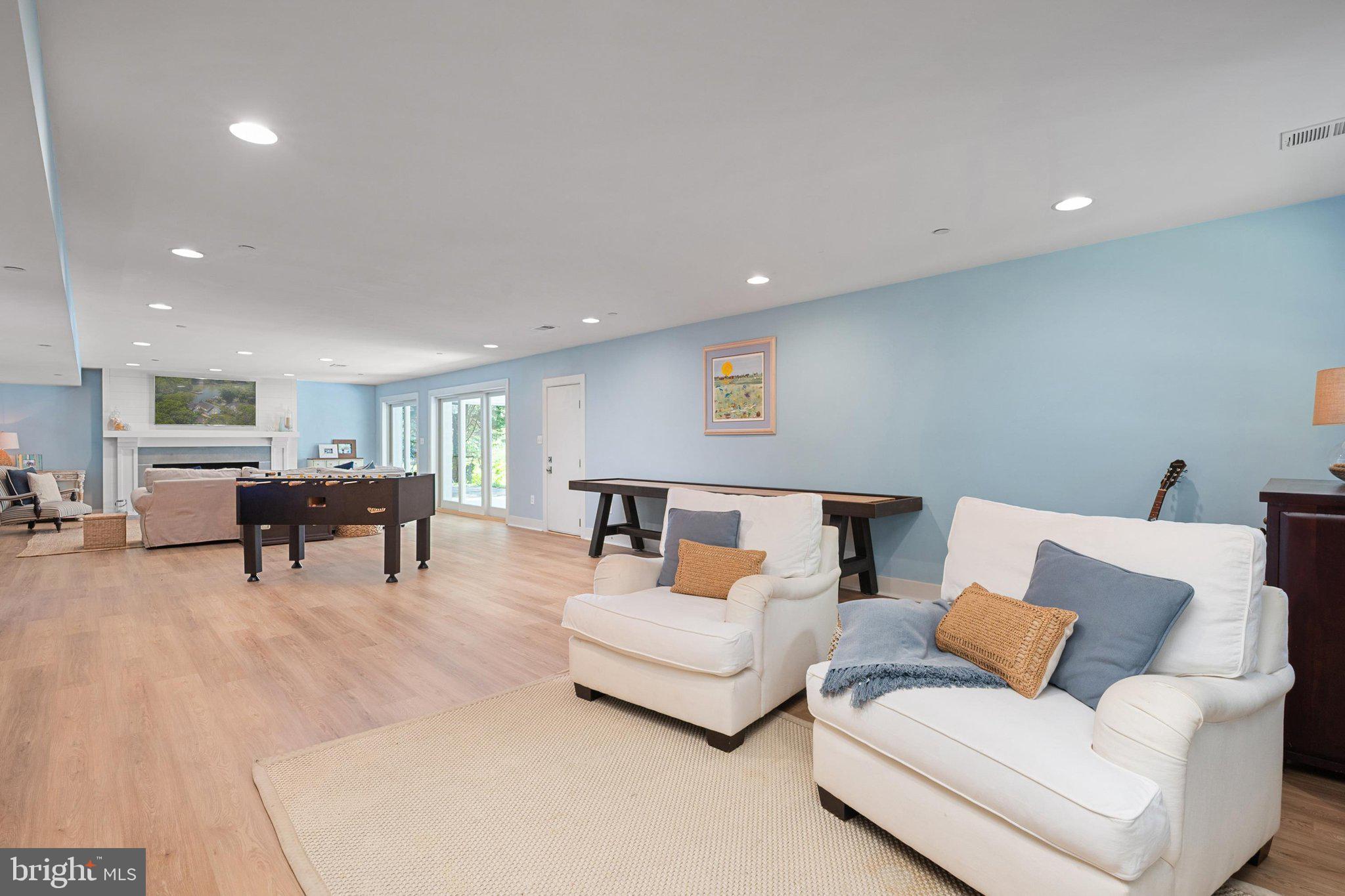 HILLSMERE SHORES - Residential
