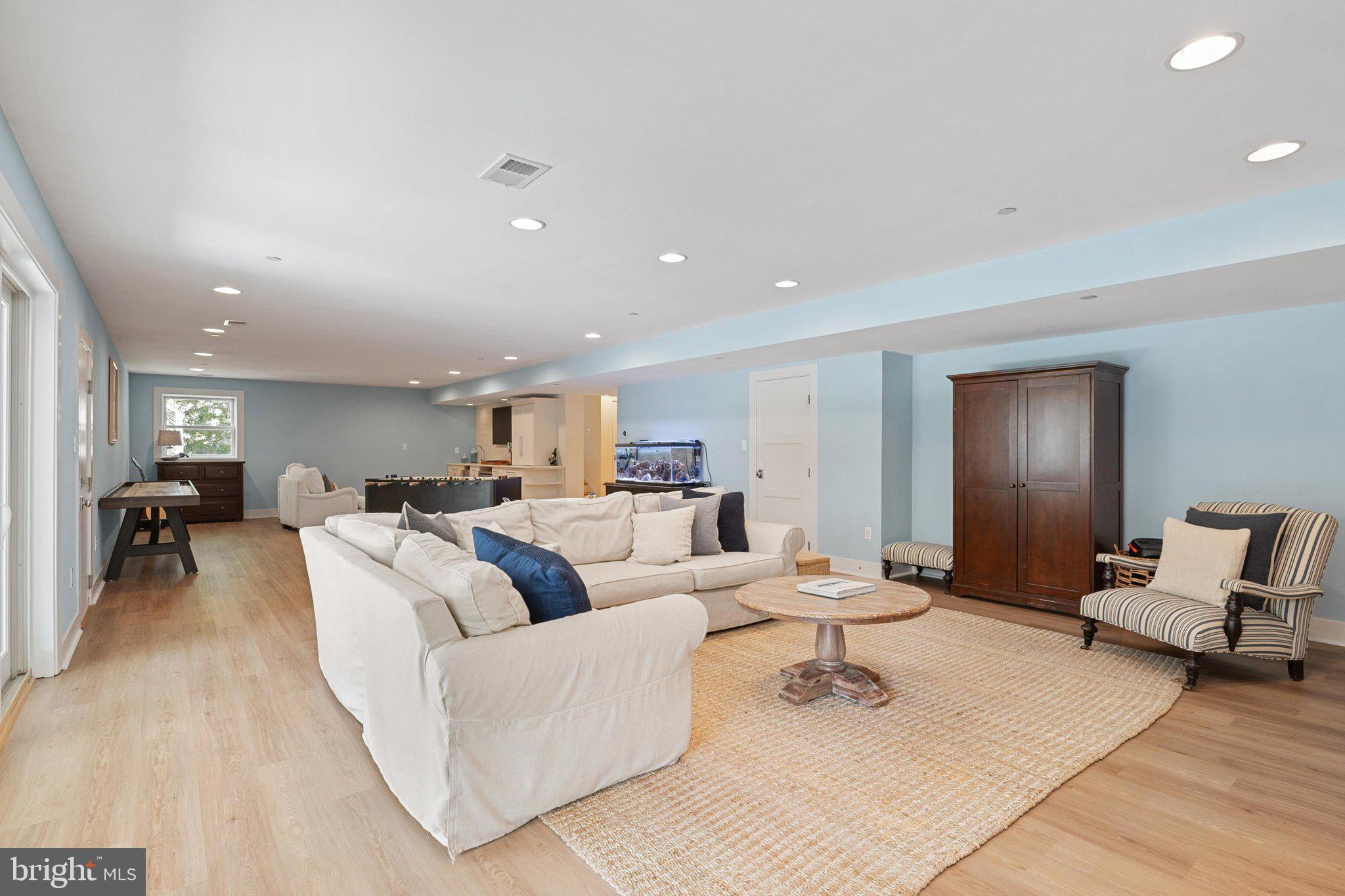HILLSMERE SHORES - Residential