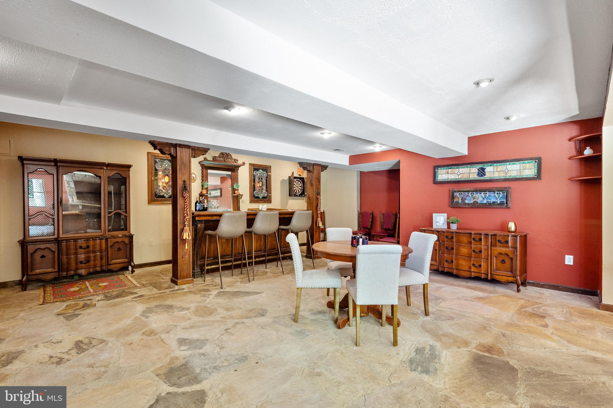 PINECREST - Residential