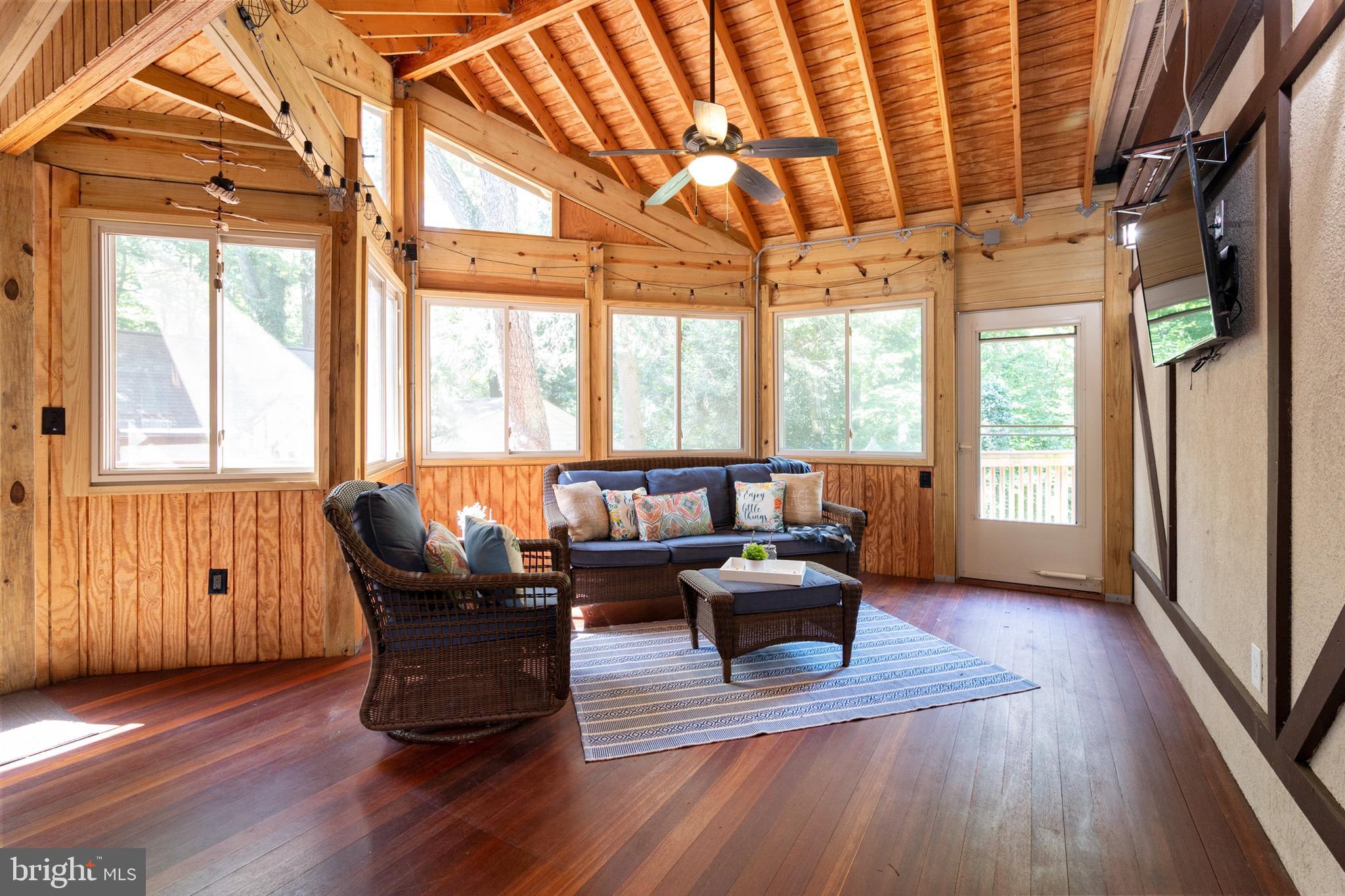 PINECREST - Residential