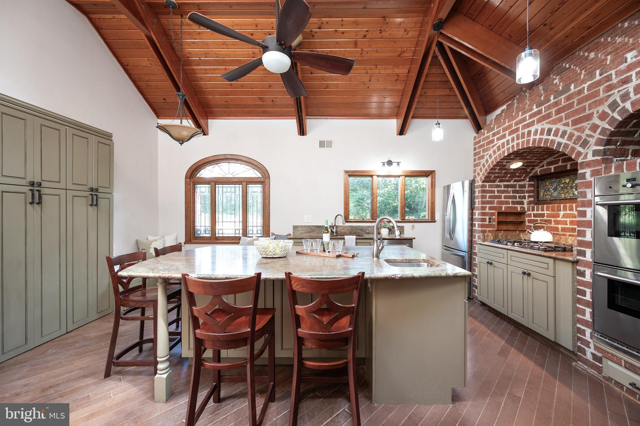 PINECREST - Residential