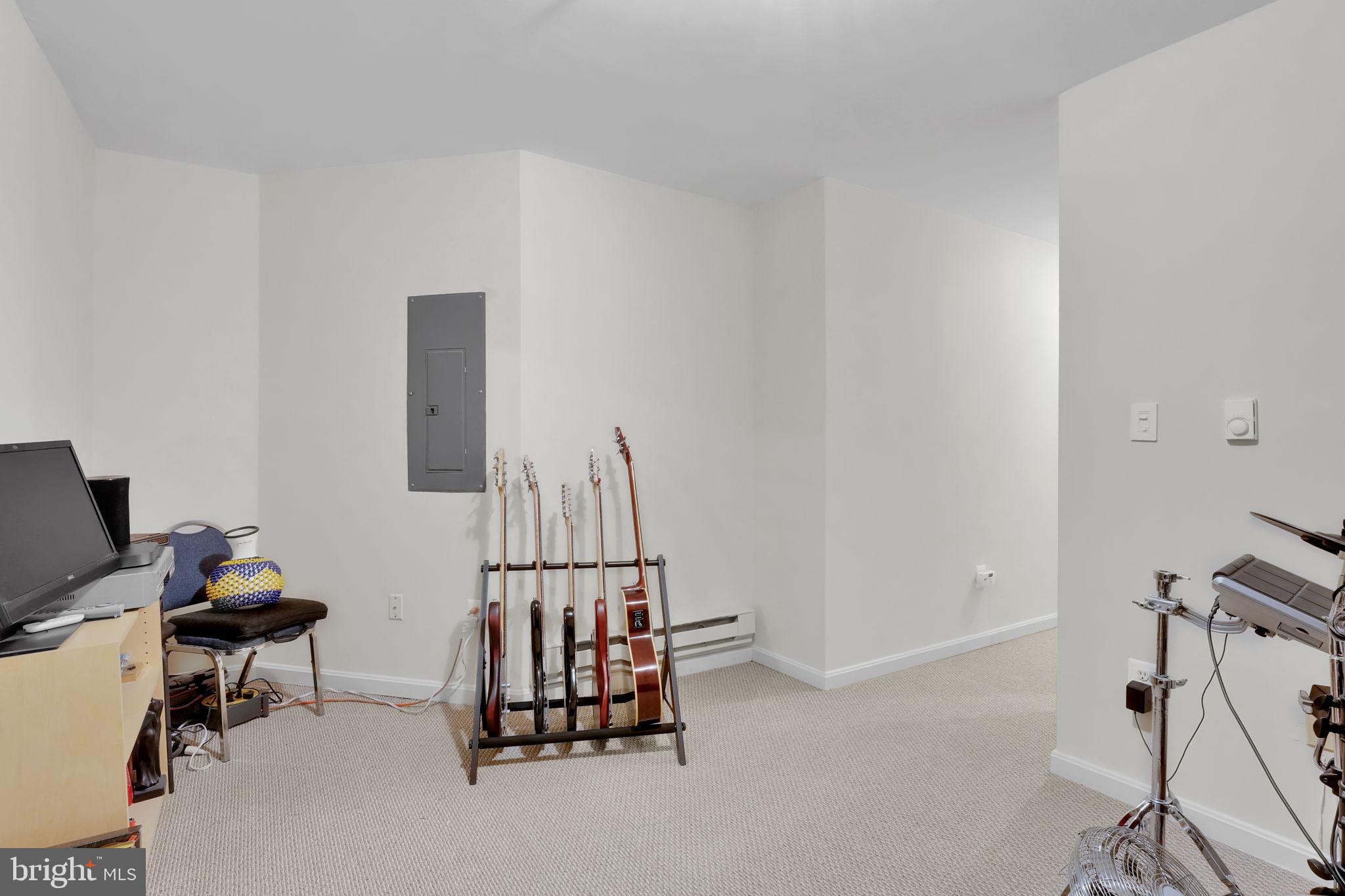 CLOVERLEAF CENTER - Residential