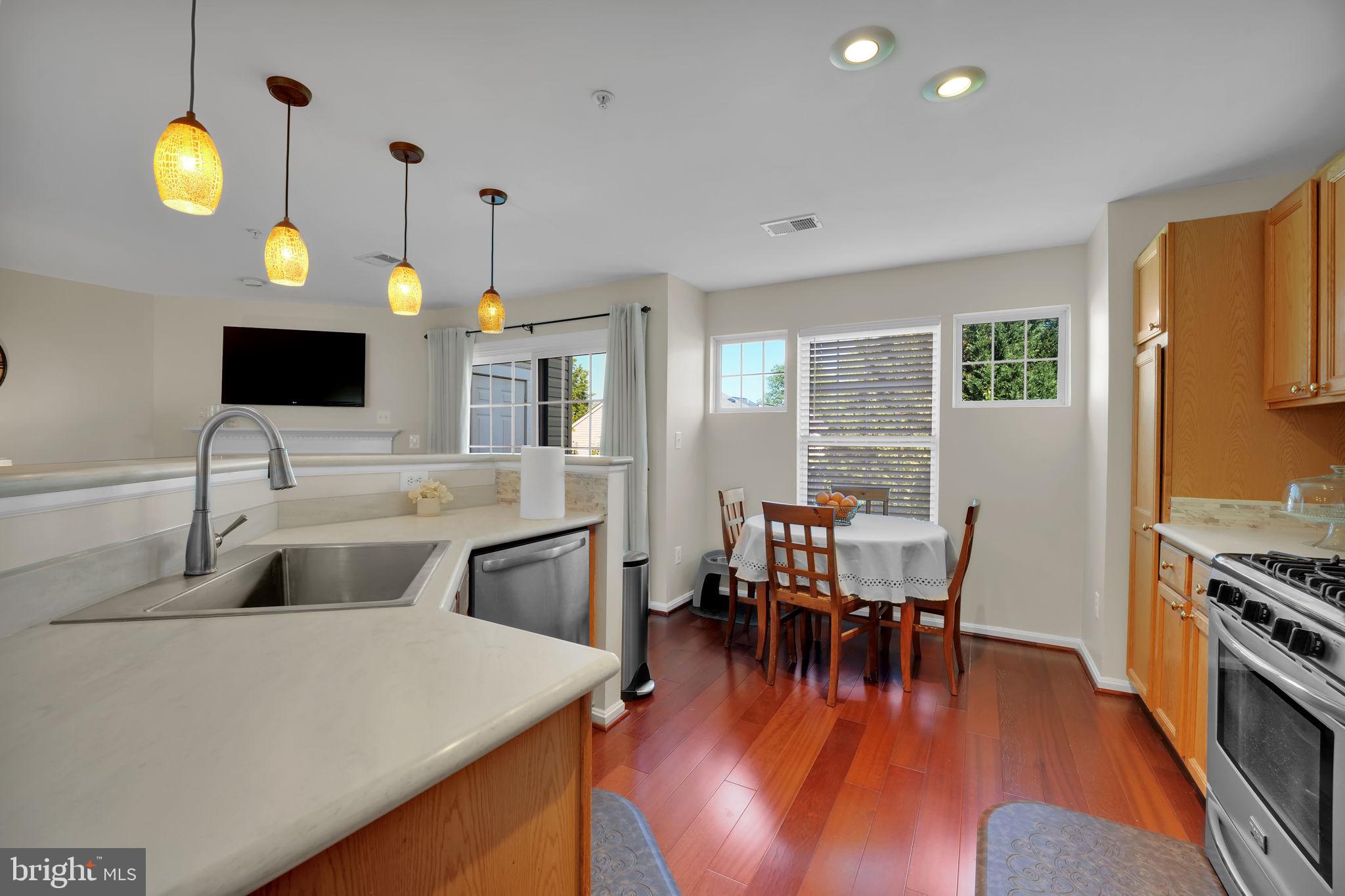 CLOVERLEAF CENTER - Residential