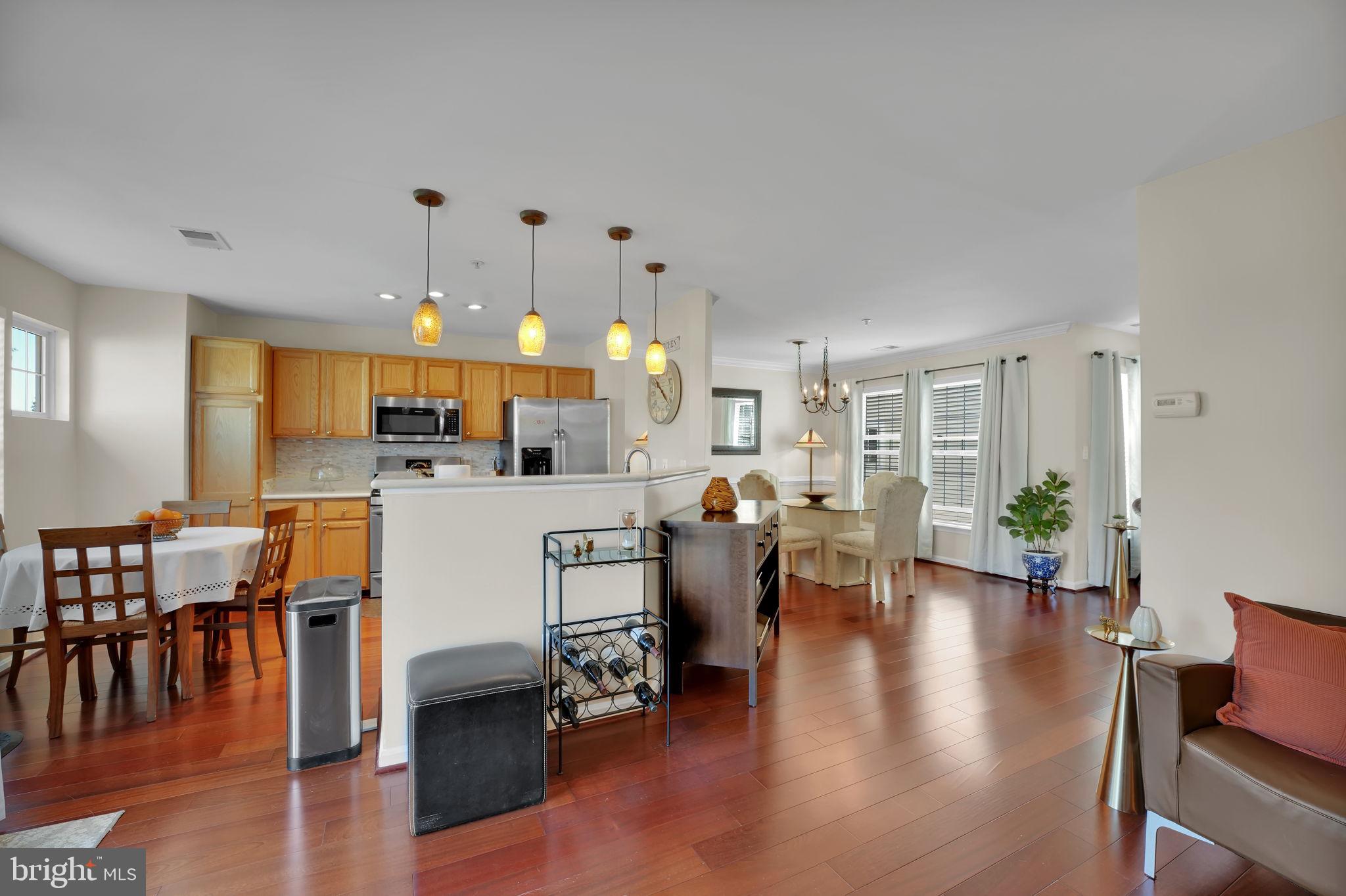 CLOVERLEAF CENTER - Residential