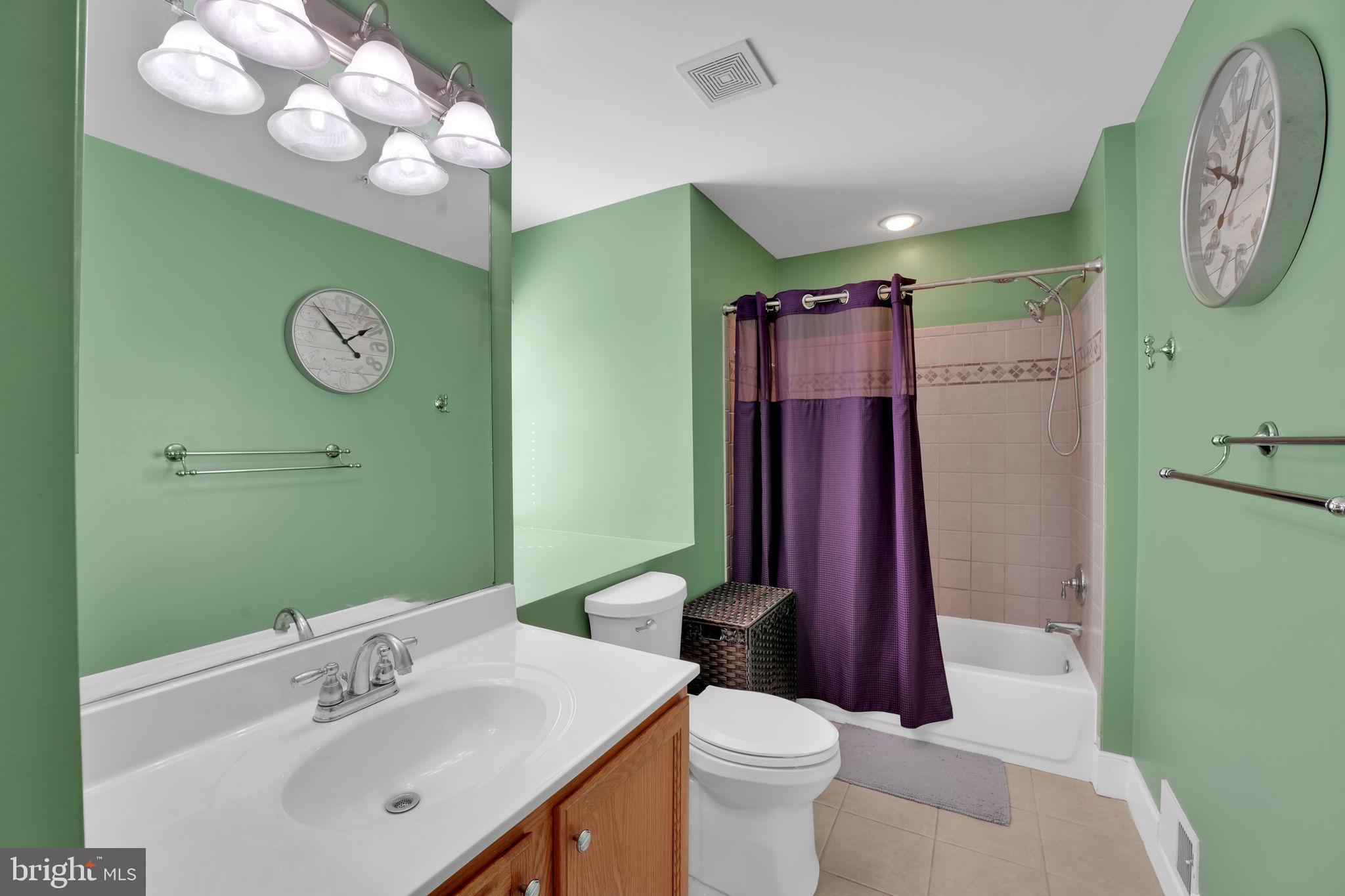 CLOVERLEAF CENTER - Residential
