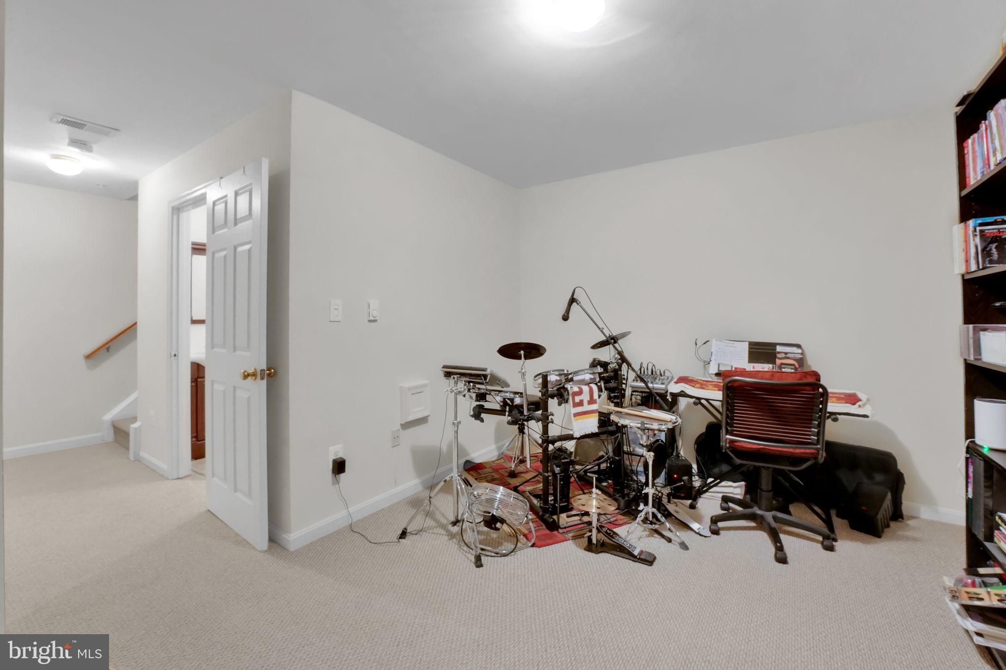 CLOVERLEAF CENTER - Residential
