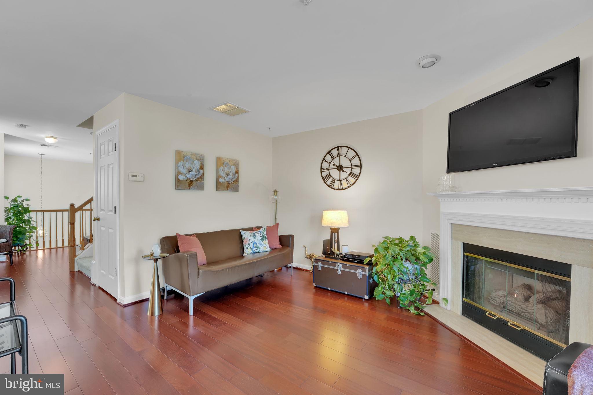 CLOVERLEAF CENTER - Residential
