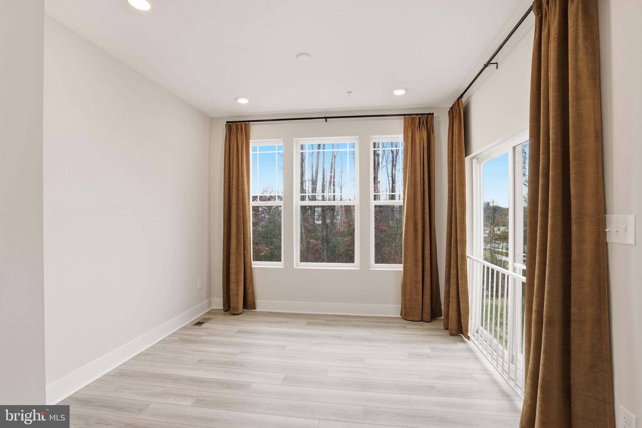 WATER'S LANDING - Residential