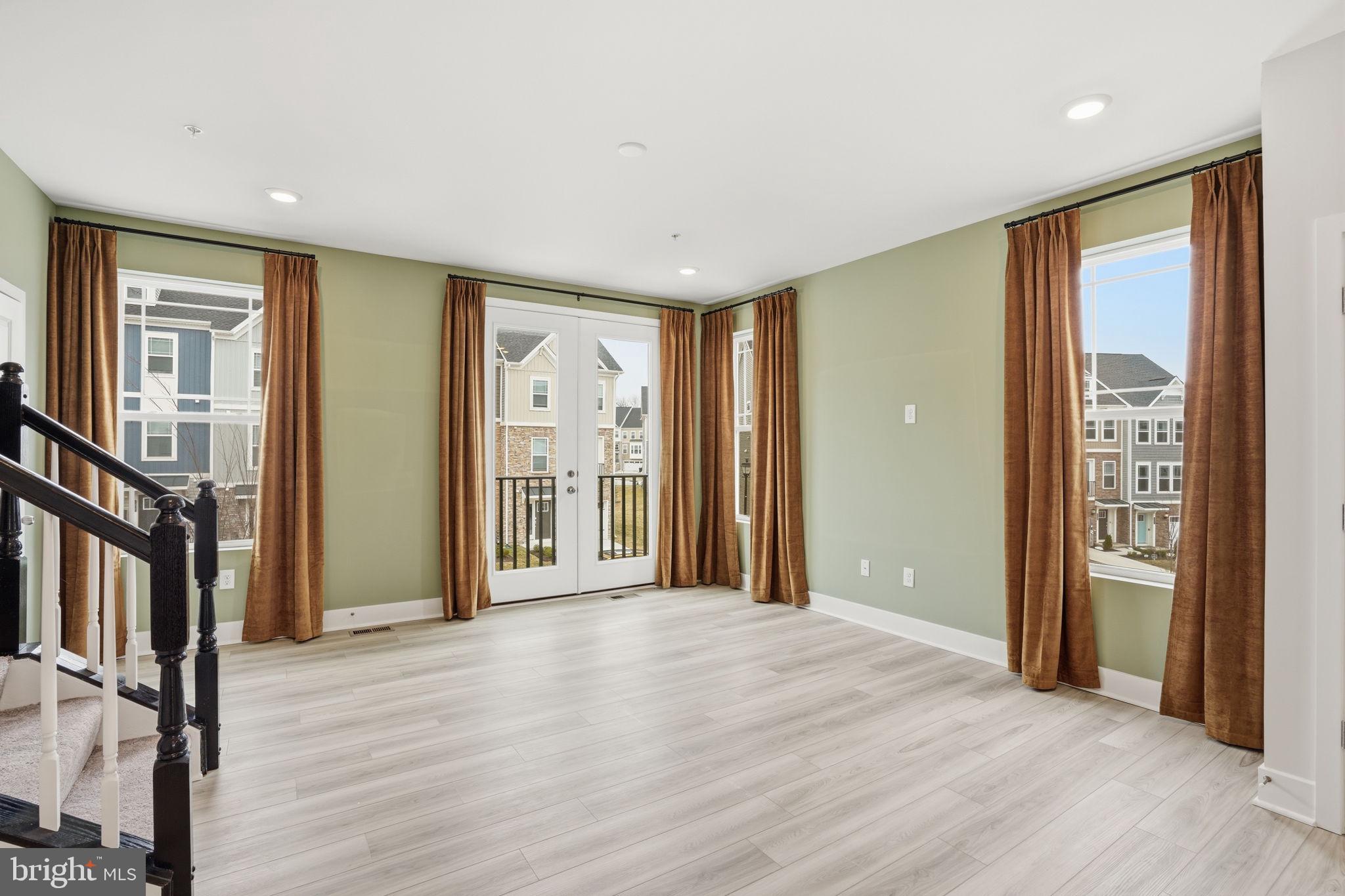 WATER'S LANDING - Residential