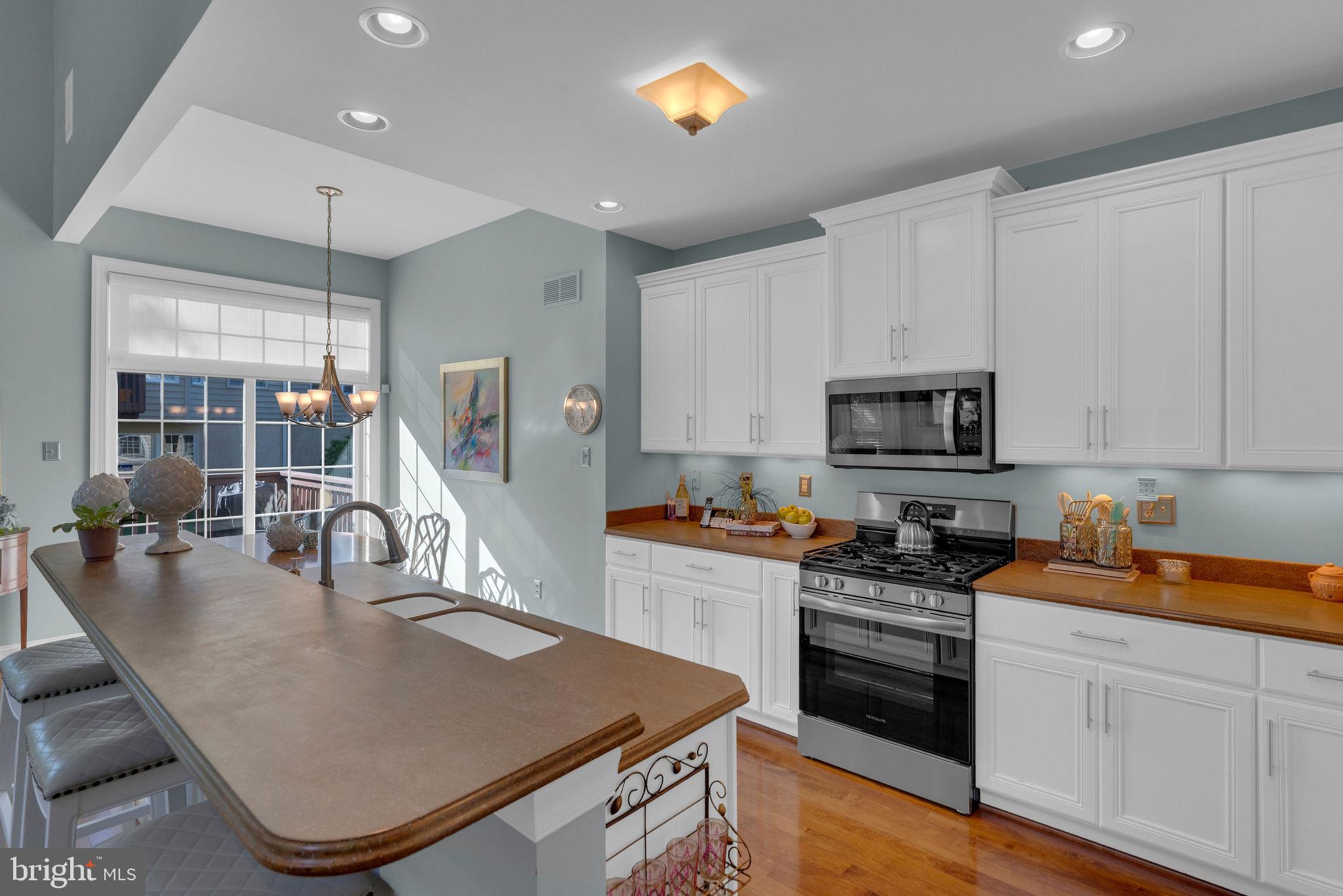 MONTGOMERY WALK - Residential
