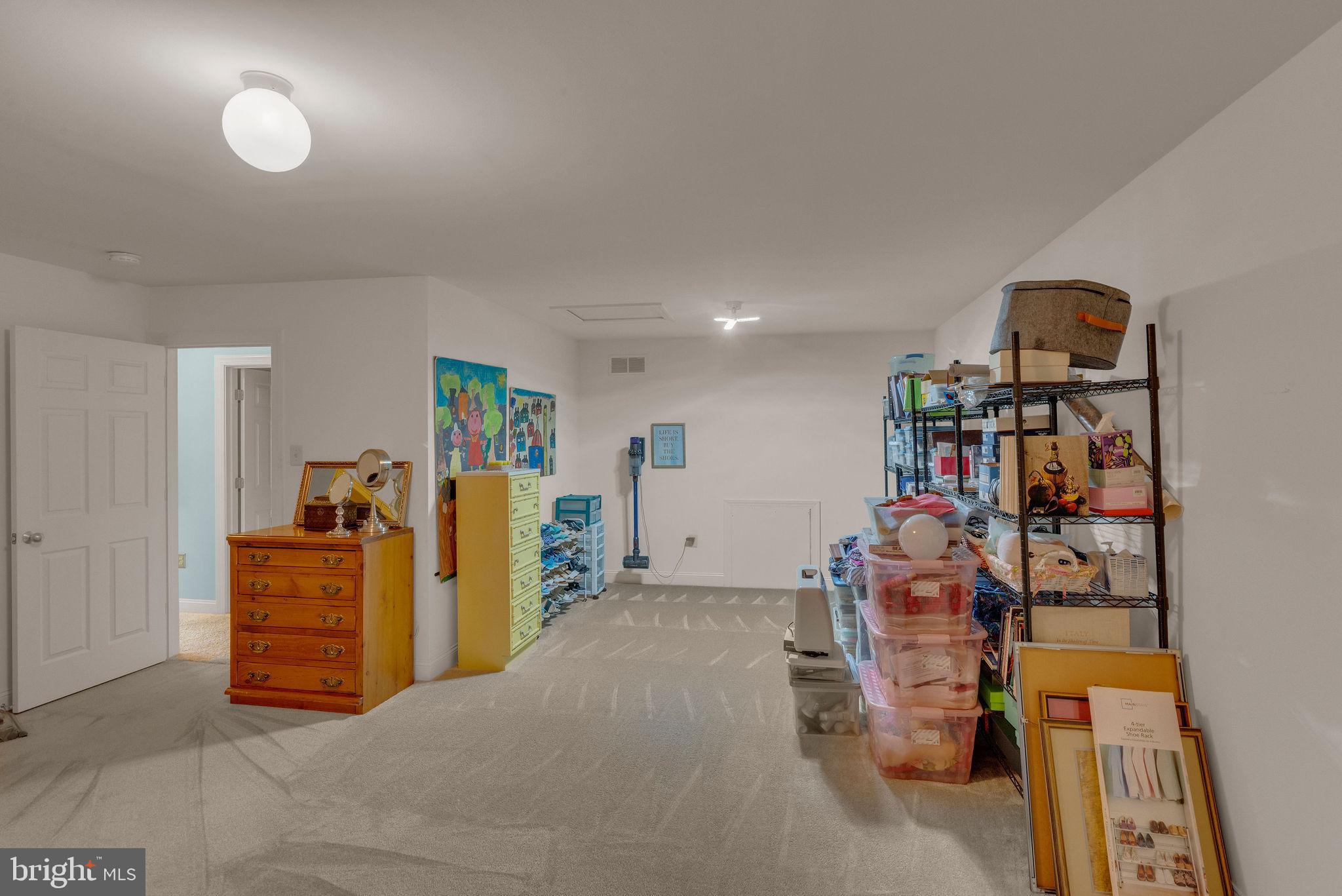 MONTGOMERY WALK - Residential