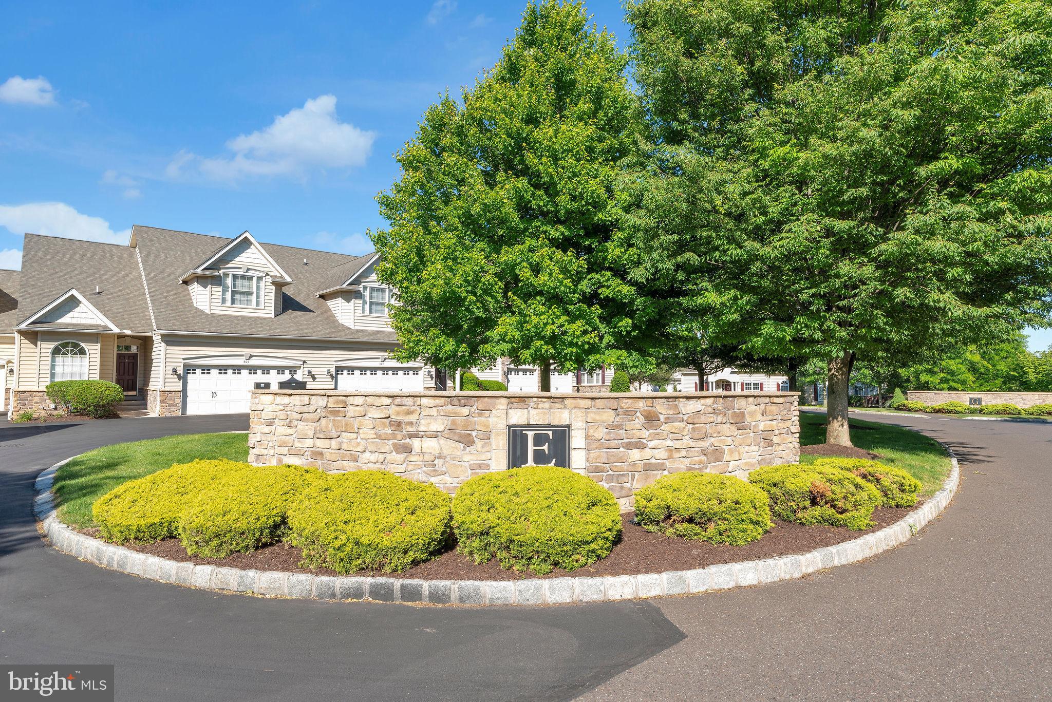 MONTGOMERY WALK - Residential