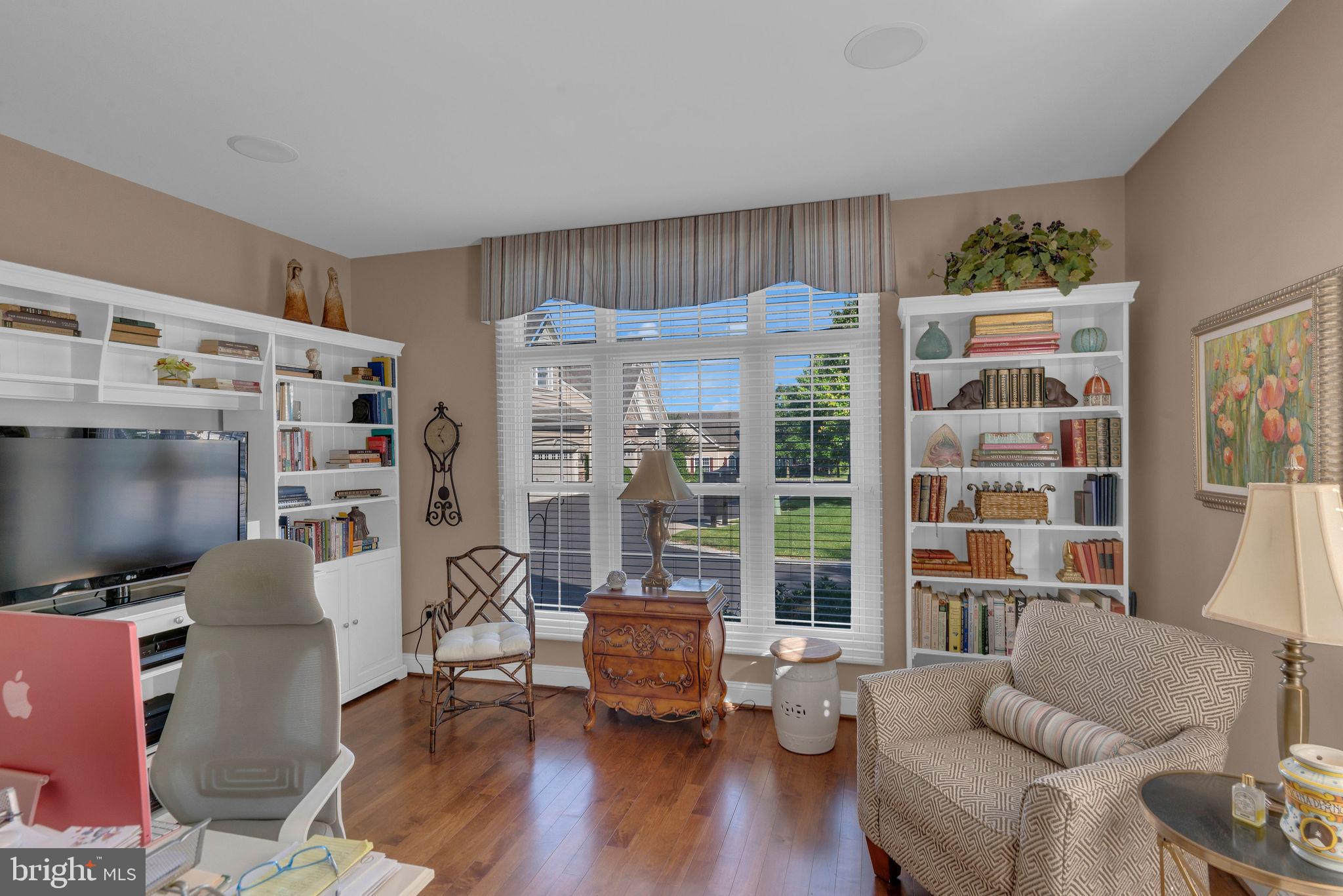 MONTGOMERY WALK - Residential