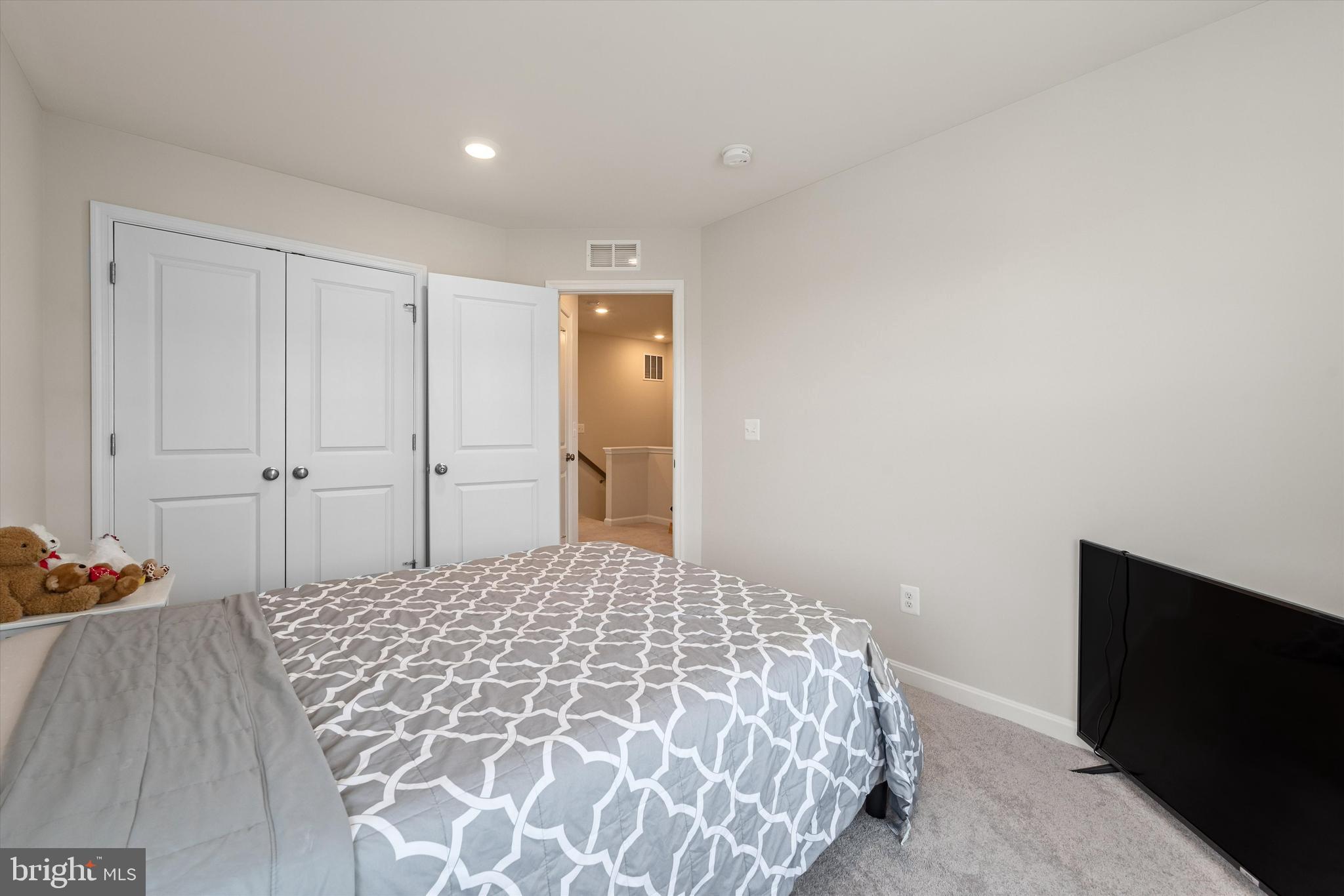 SENSENY VILLAGE - Residential Lease