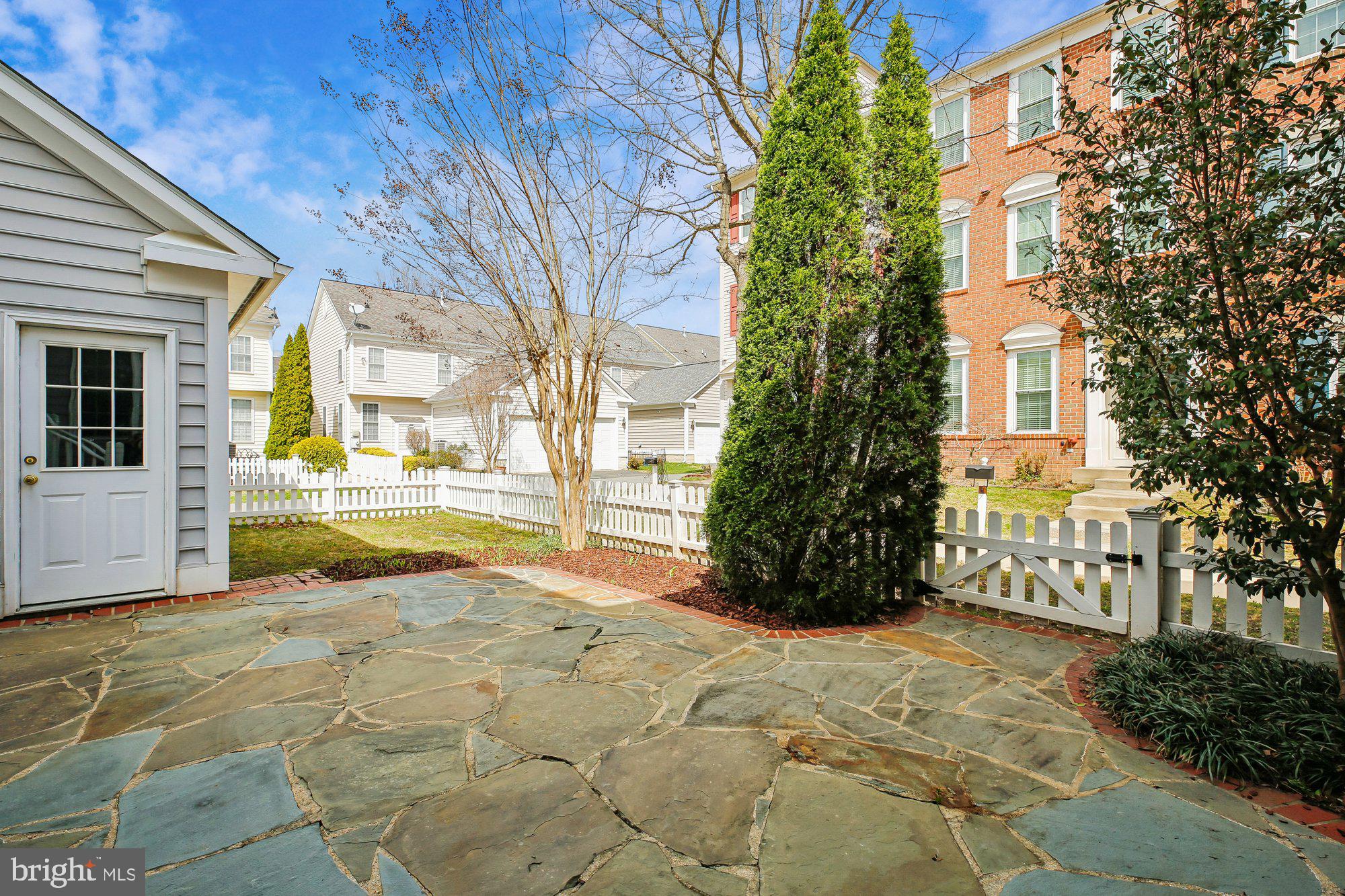 LAKELANDS - Residential