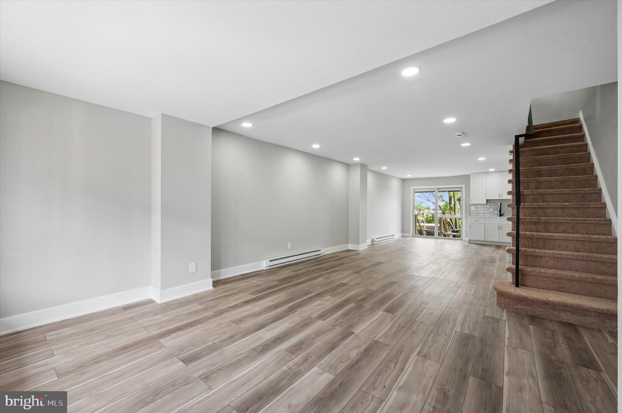 ELMWOOD PARK - Residential
