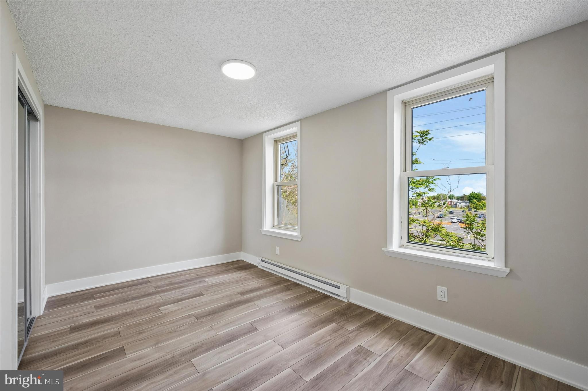 ELMWOOD PARK - Residential