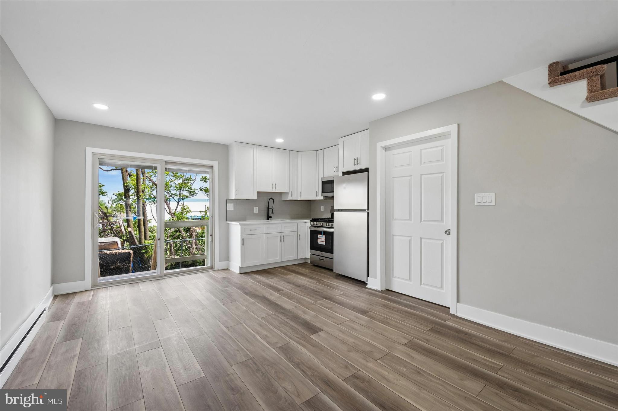 ELMWOOD PARK - Residential