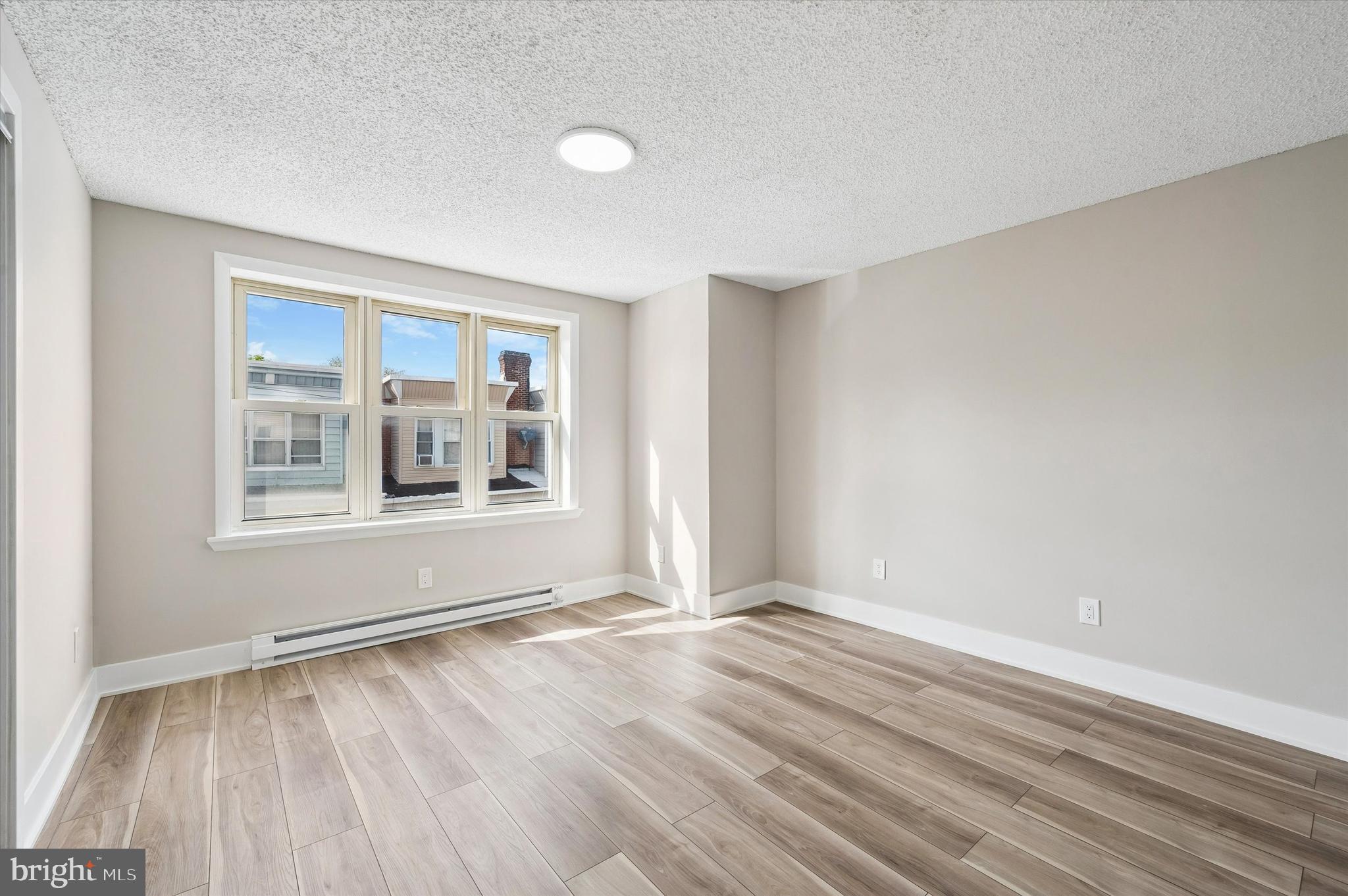 ELMWOOD PARK - Residential