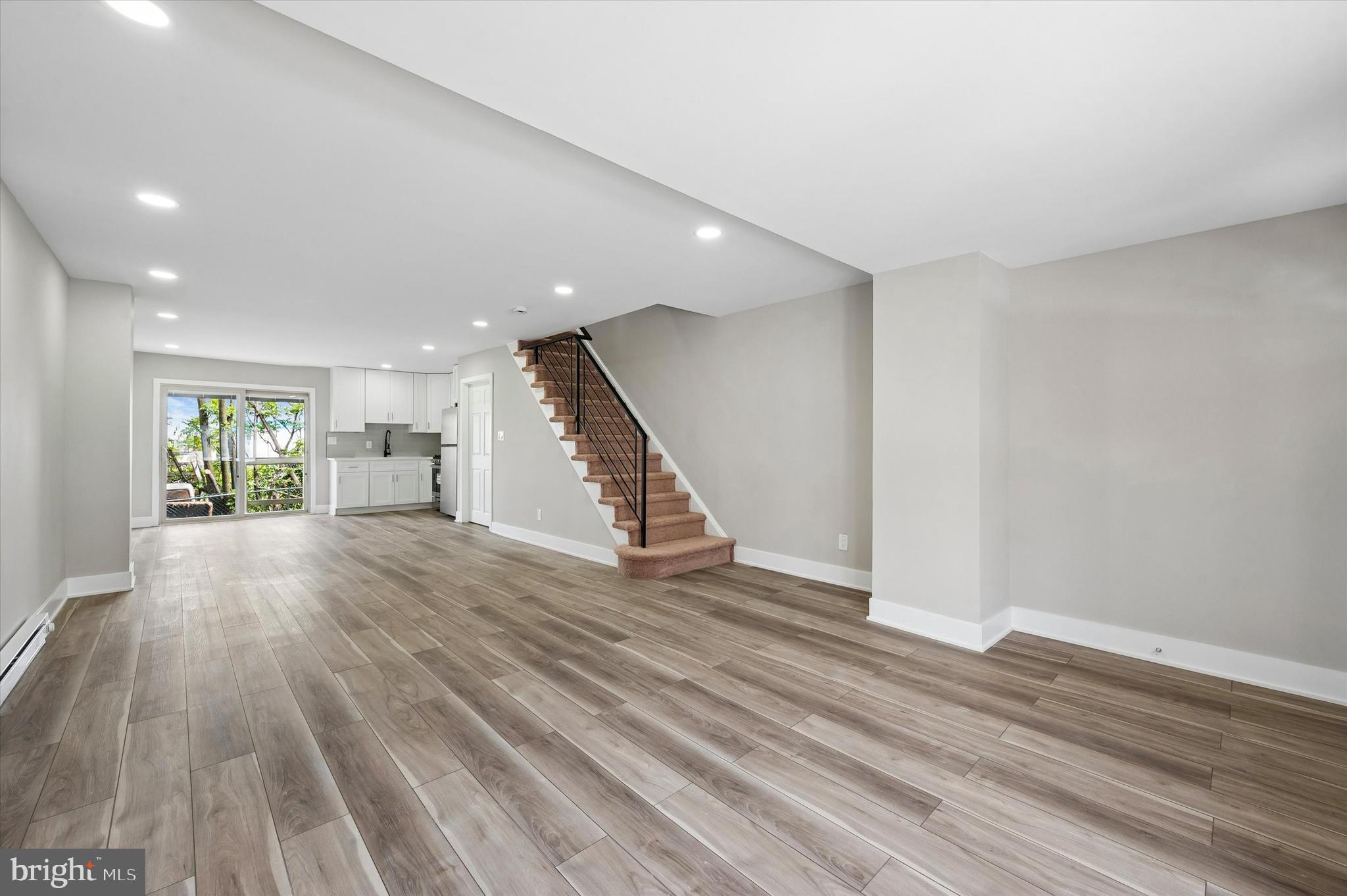 ELMWOOD PARK - Residential