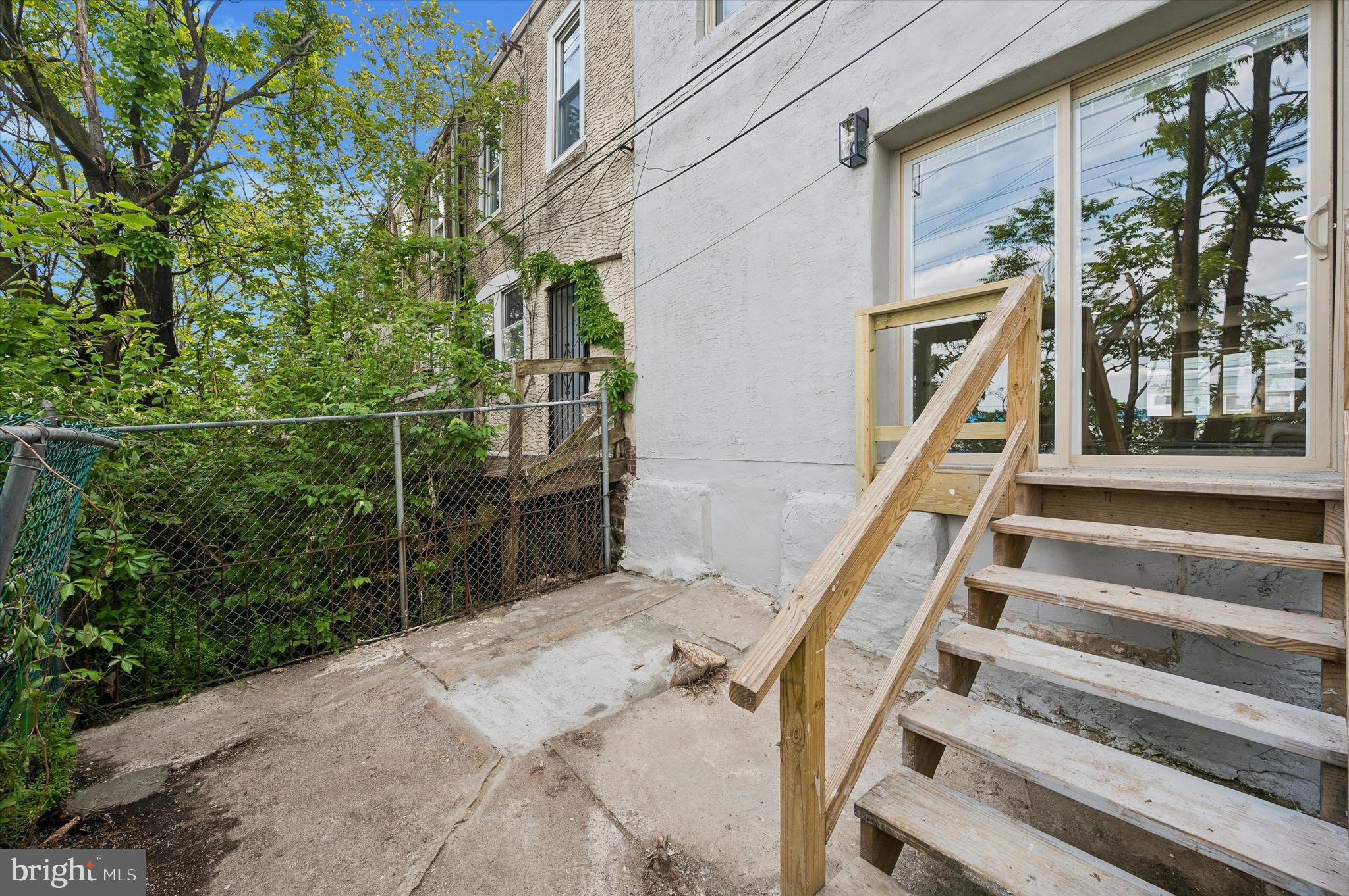 ELMWOOD PARK - Residential