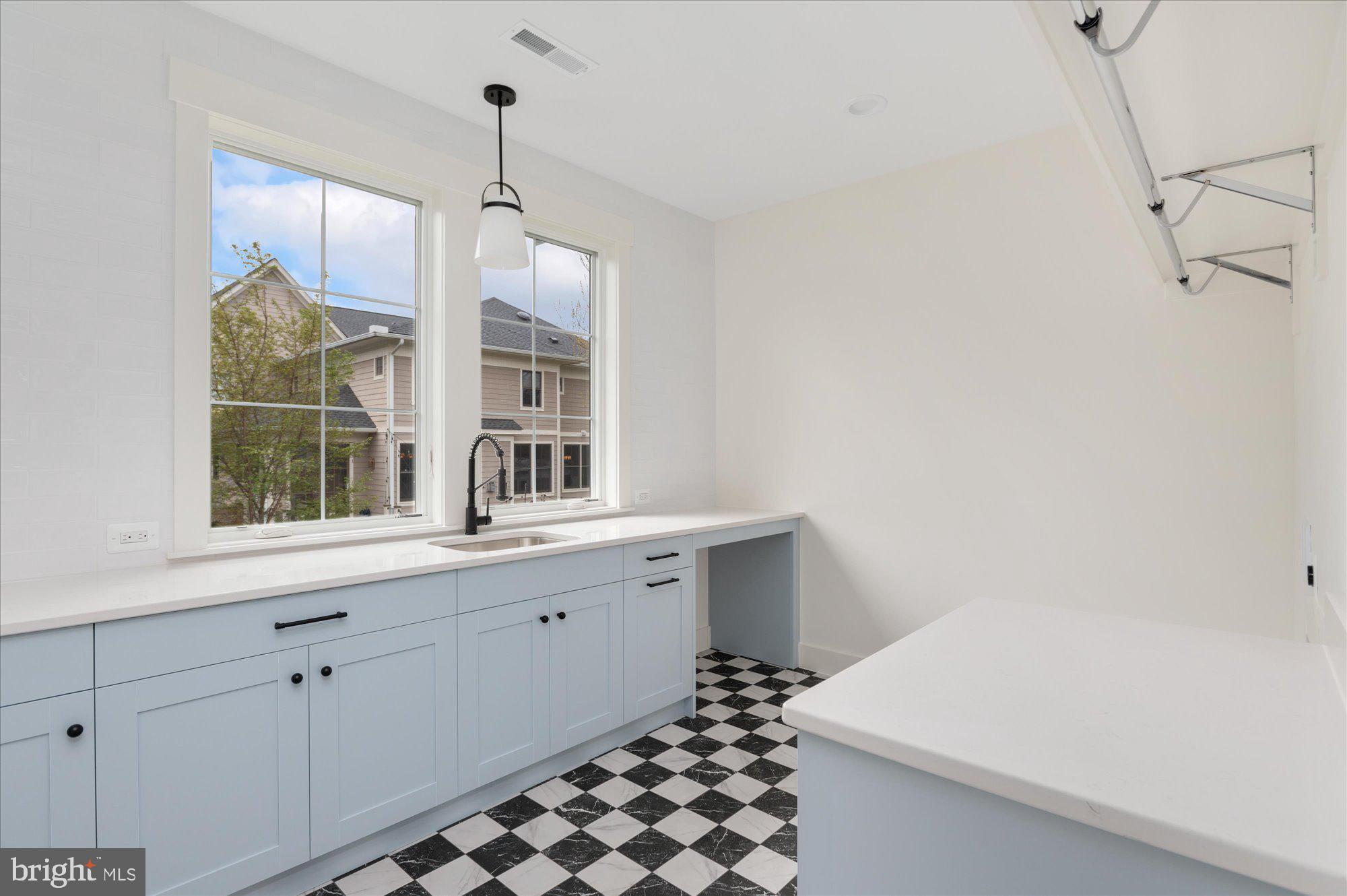 YORKTOWN - Residential