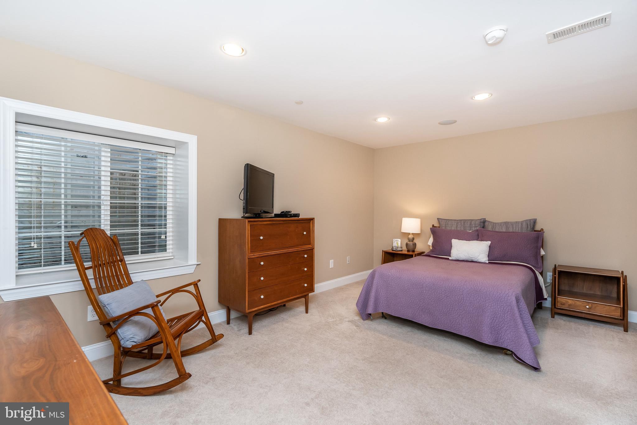 LOCUST POINT - Residential