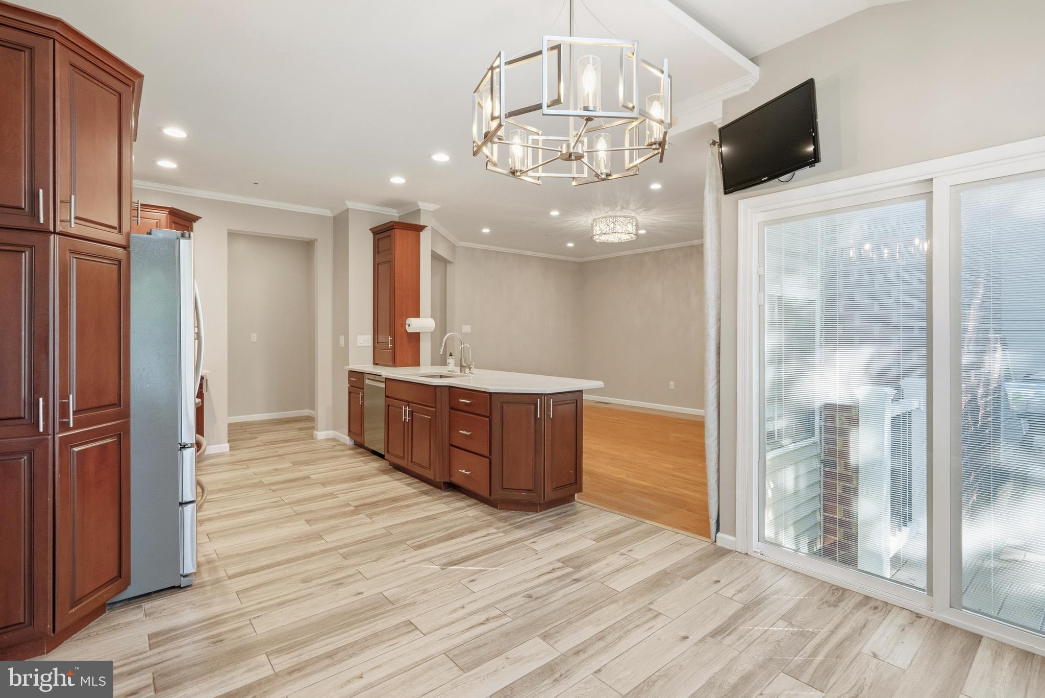 IVYLAND VILLAGE - Residential