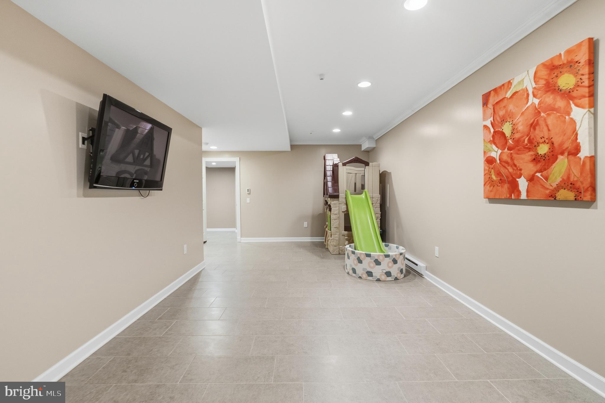 IVYLAND VILLAGE - Residential