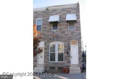 Excellent opportunity  to rent this great home located at the park, great block easy parking, spacious end unit,  granite and SS kitchen, hardwood floors, convenient to JHH, downtown, Canton.  Available NOW!