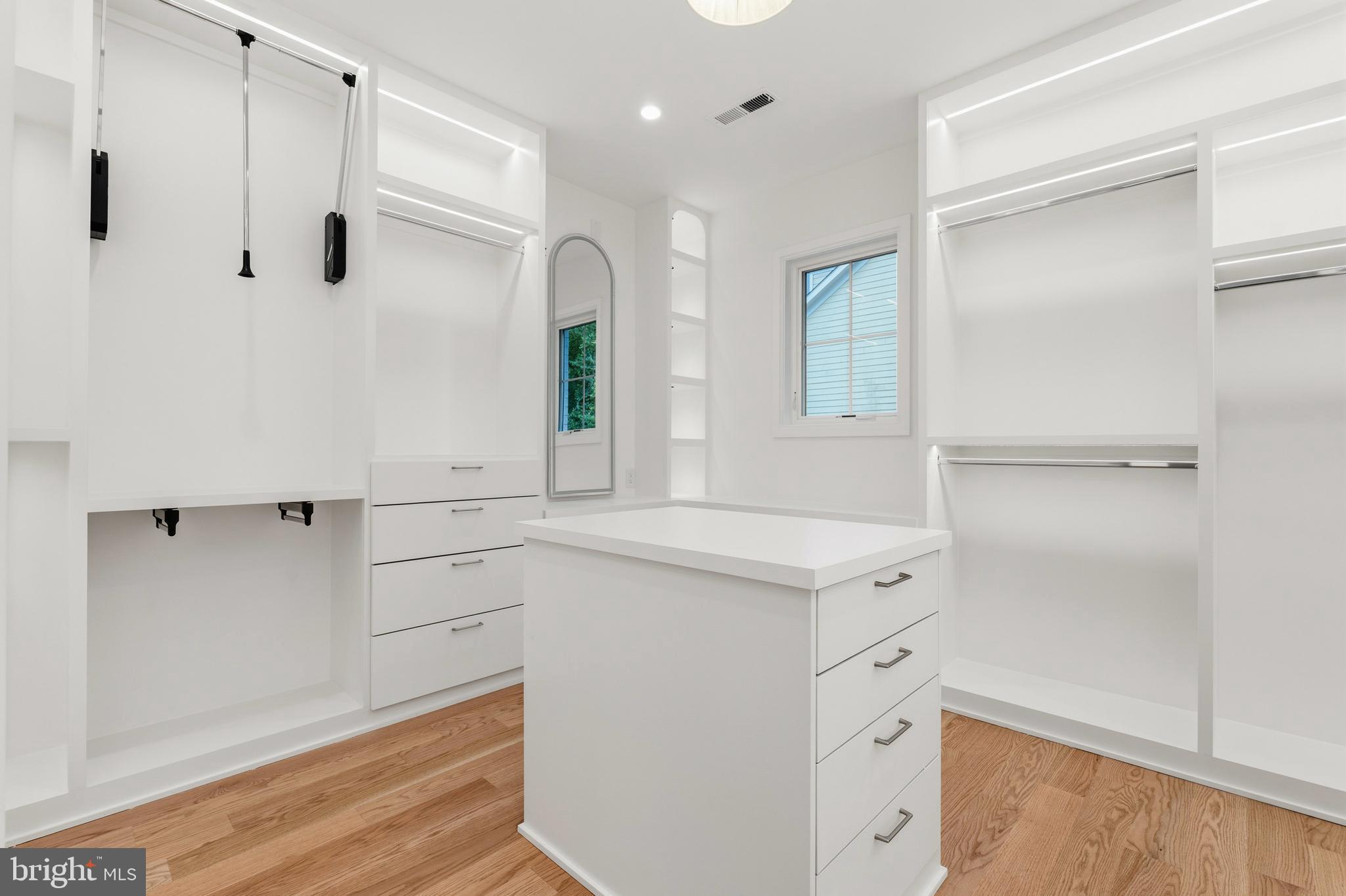 VIENNA WOODS - Residential
